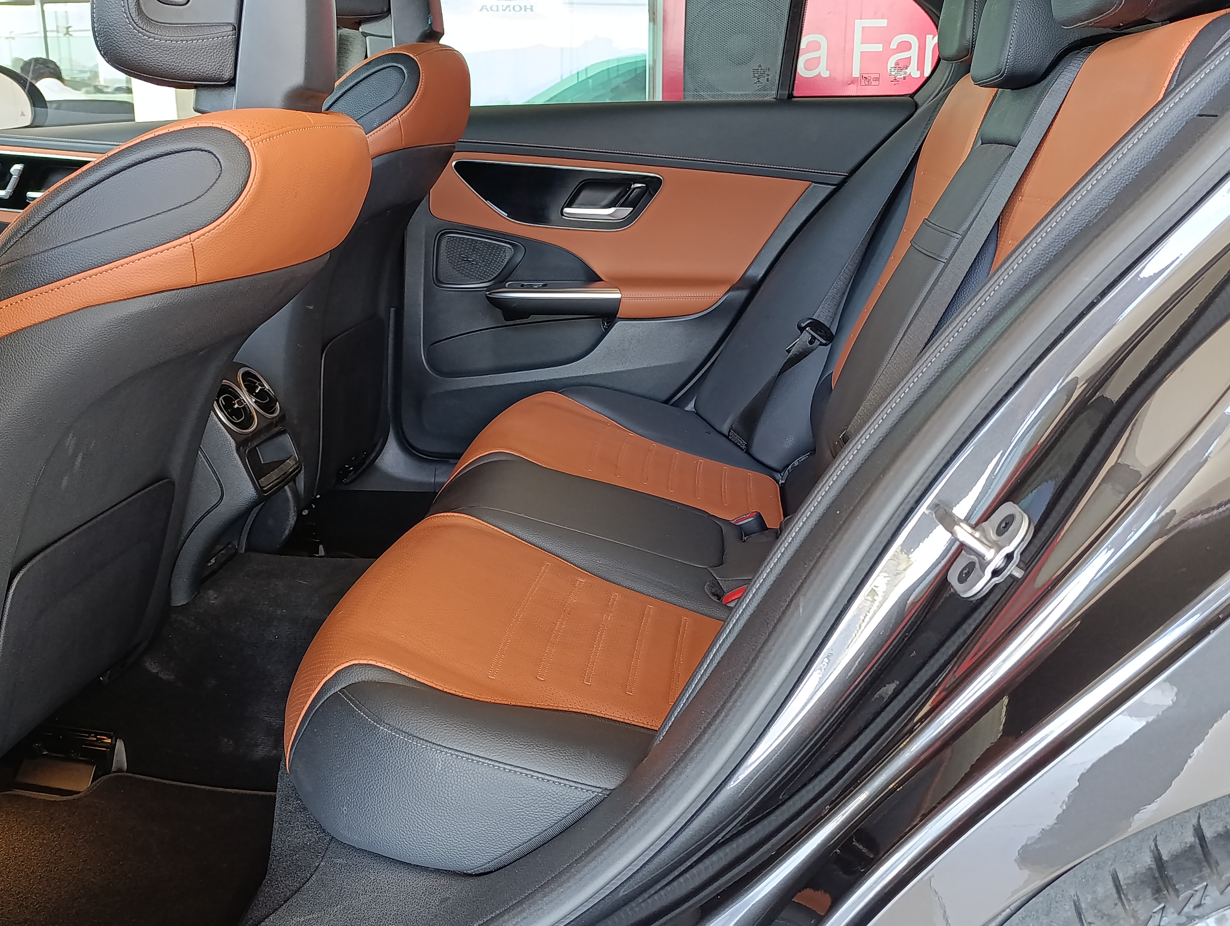 MERCEDES BENZ C 200 Interior 7