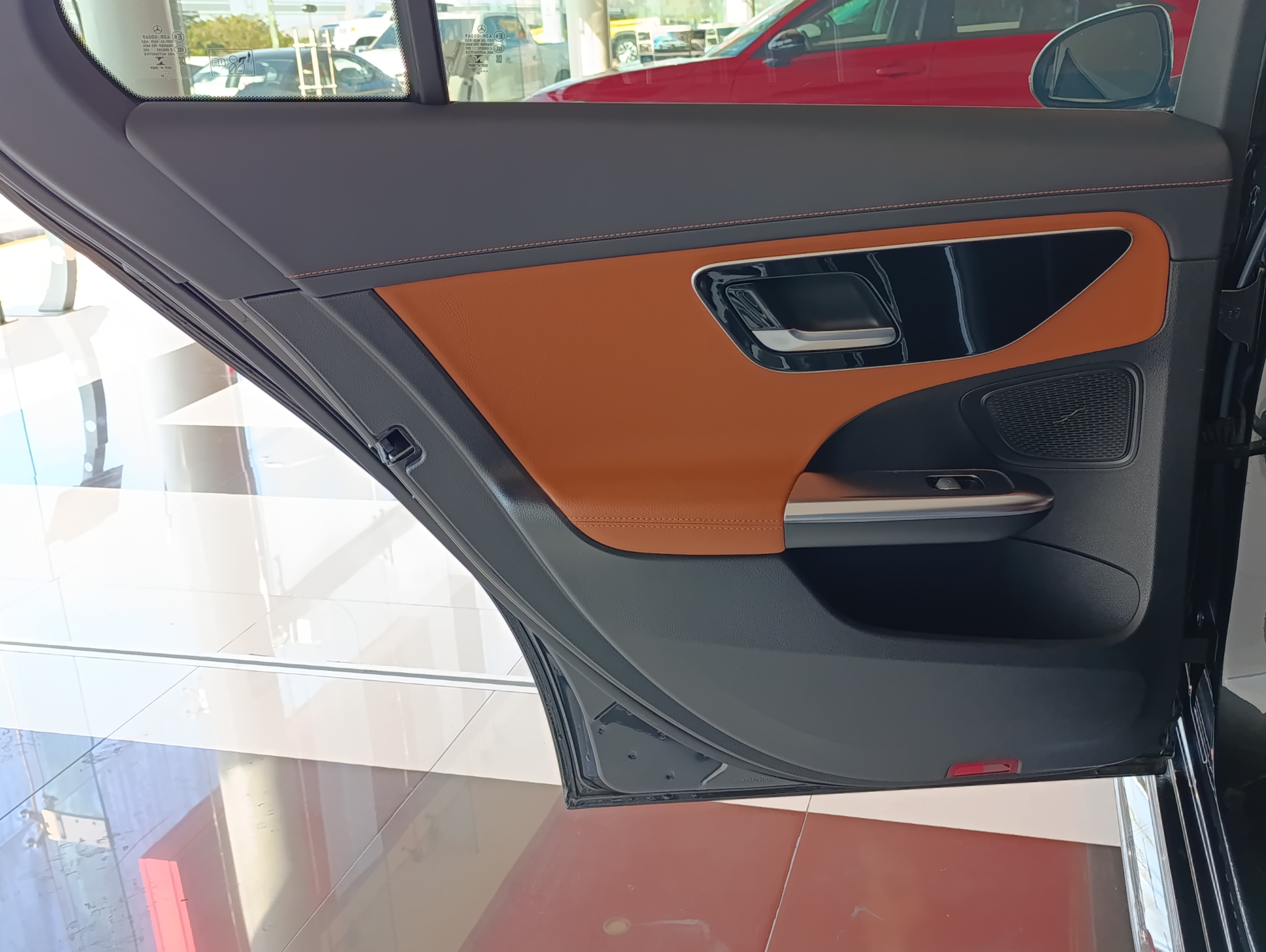 MERCEDES BENZ C 200 Interior 6
