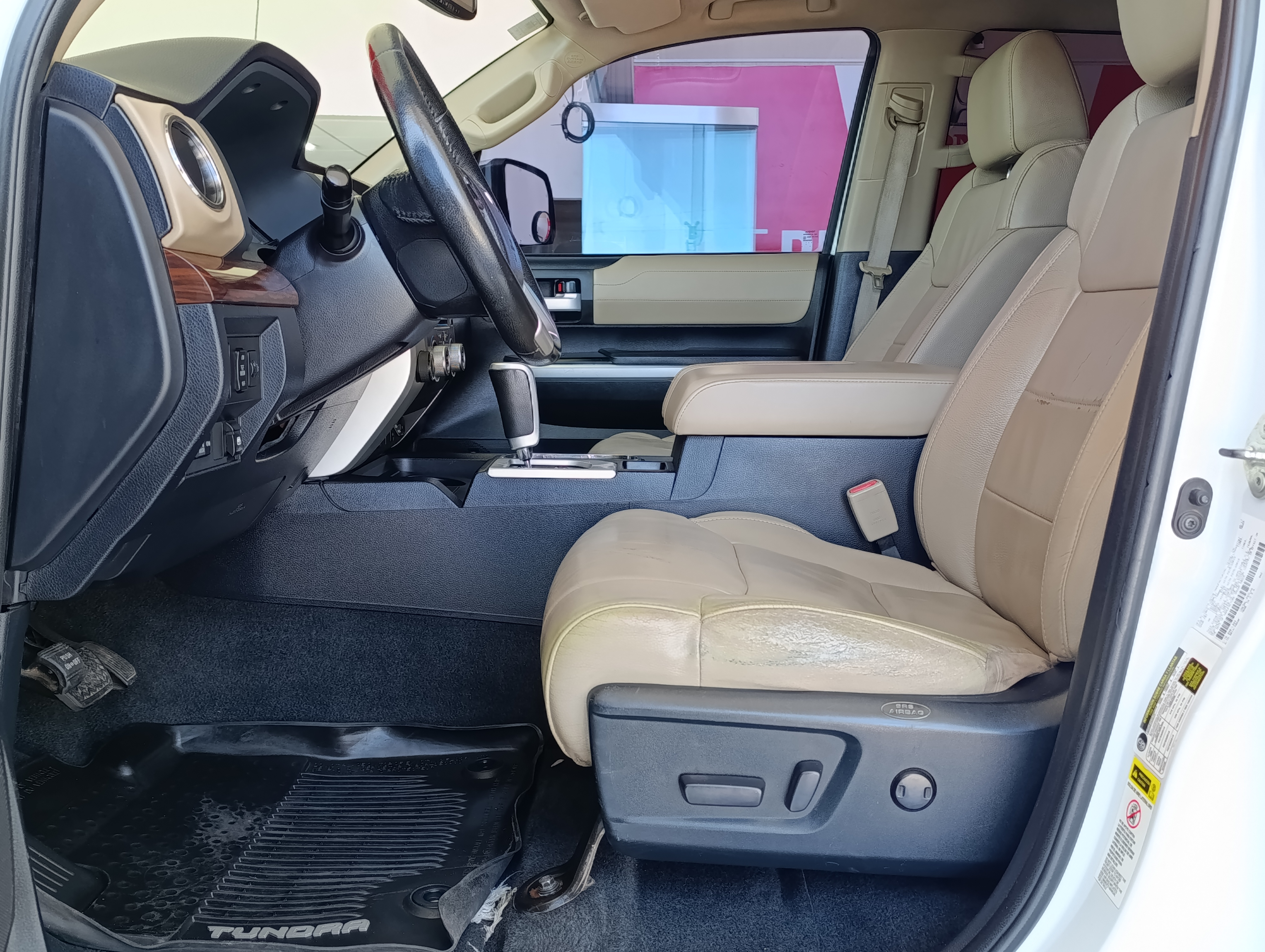 Toyota TUNDRA Lateral izquierdo 5