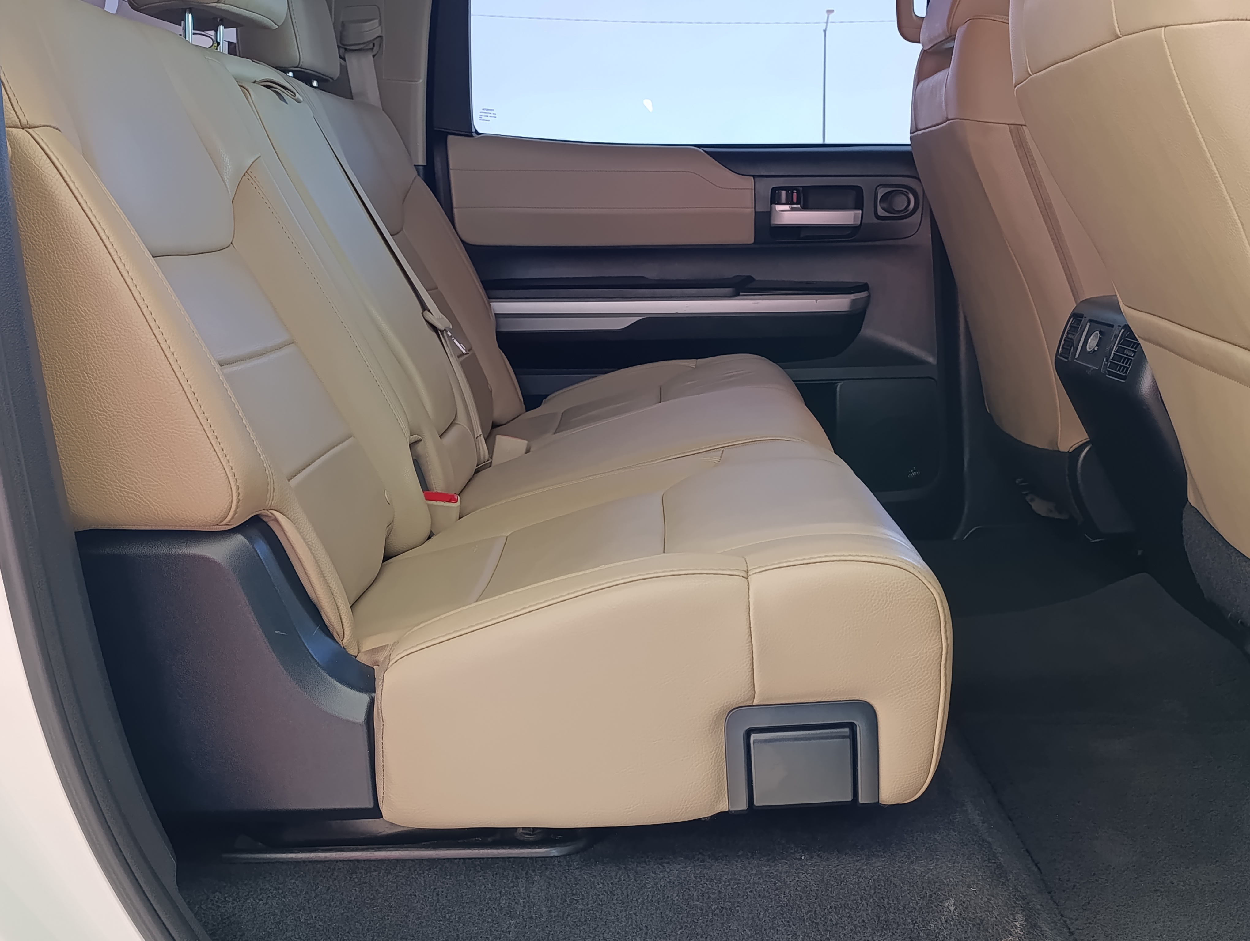 Toyota TUNDRA Frente 19