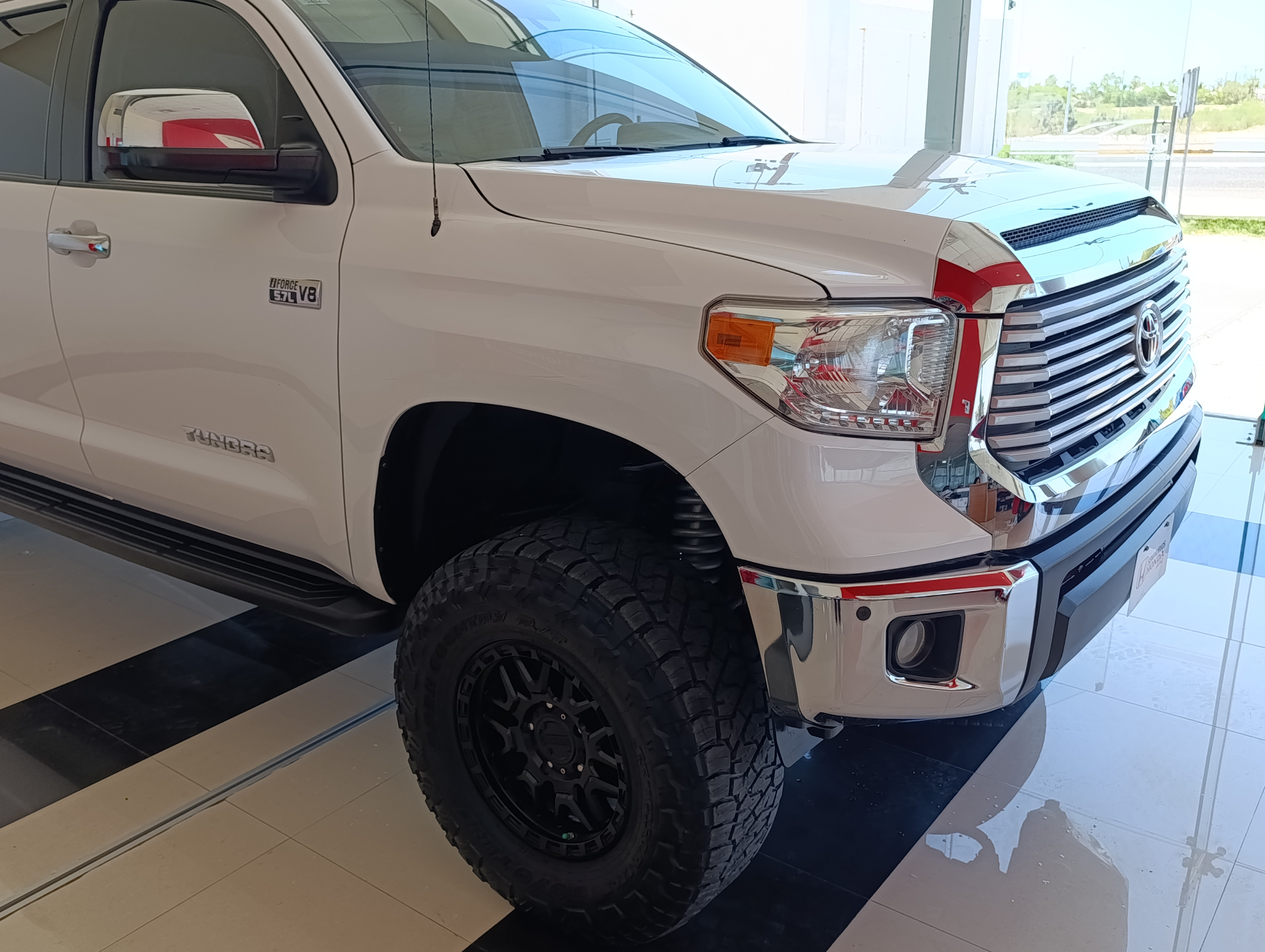 Toyota TUNDRA Frente 21