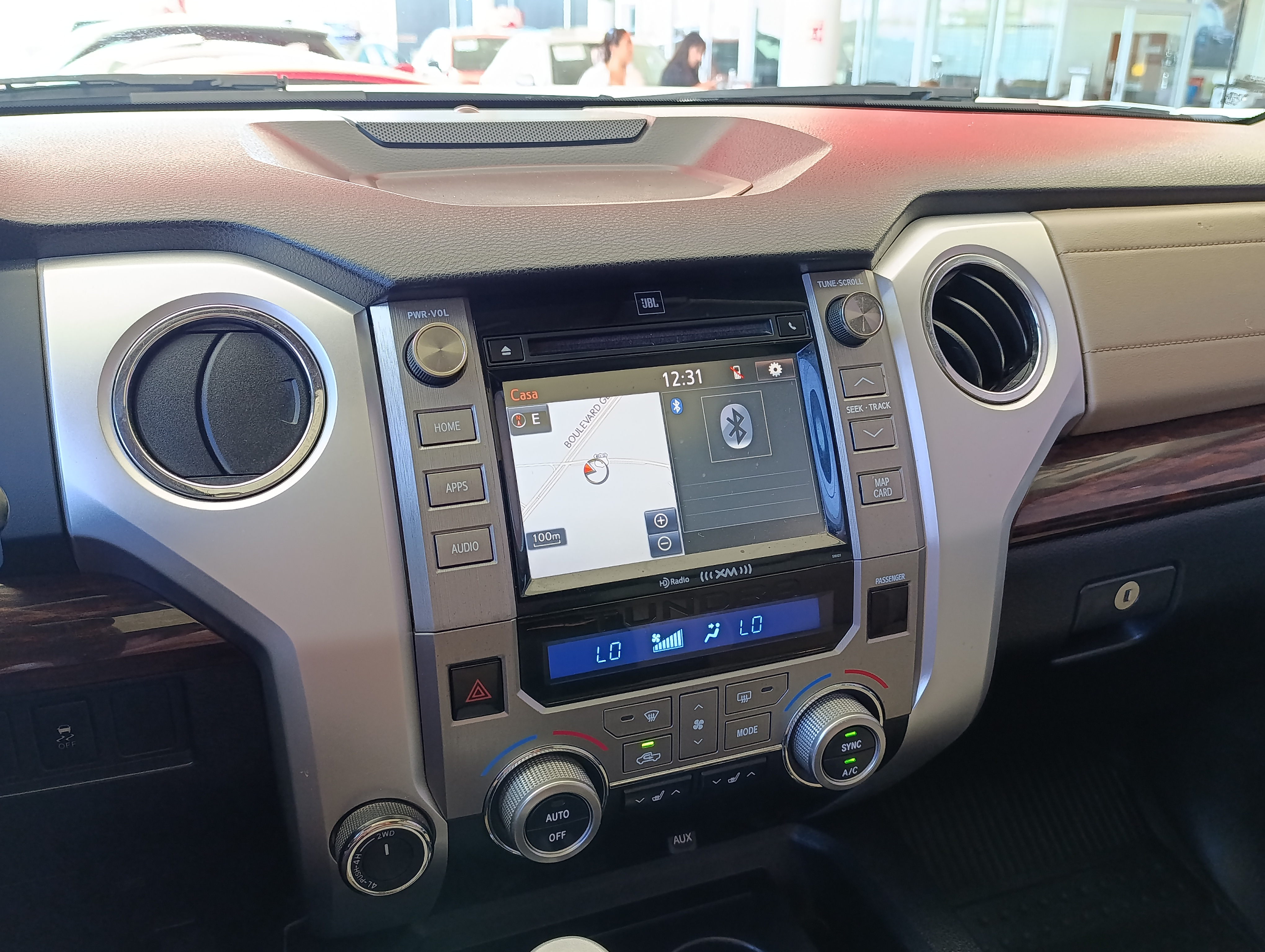 Toyota TUNDRA Lateral izquierdo 11