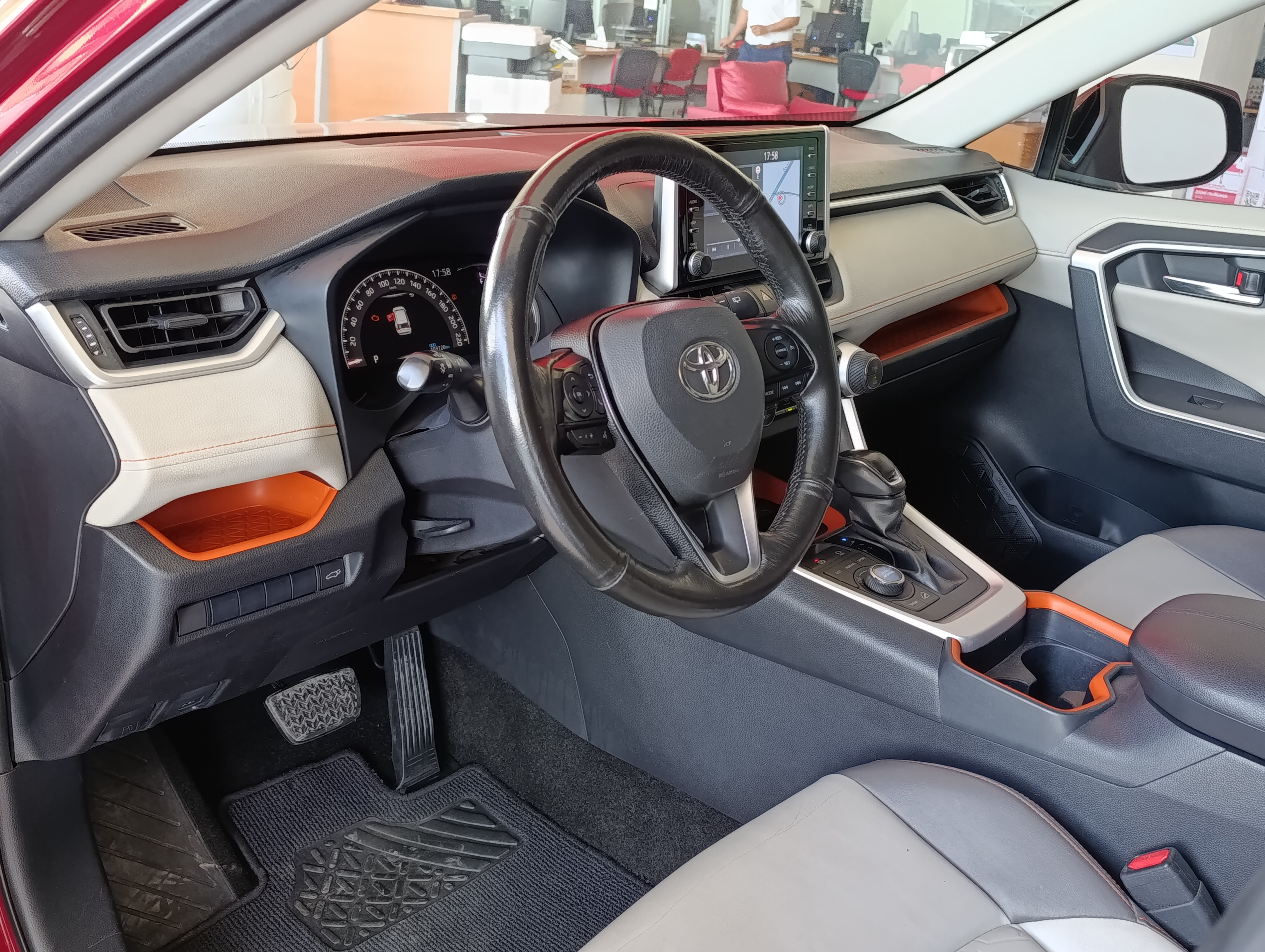 Toyota RAV4 Atrás 8