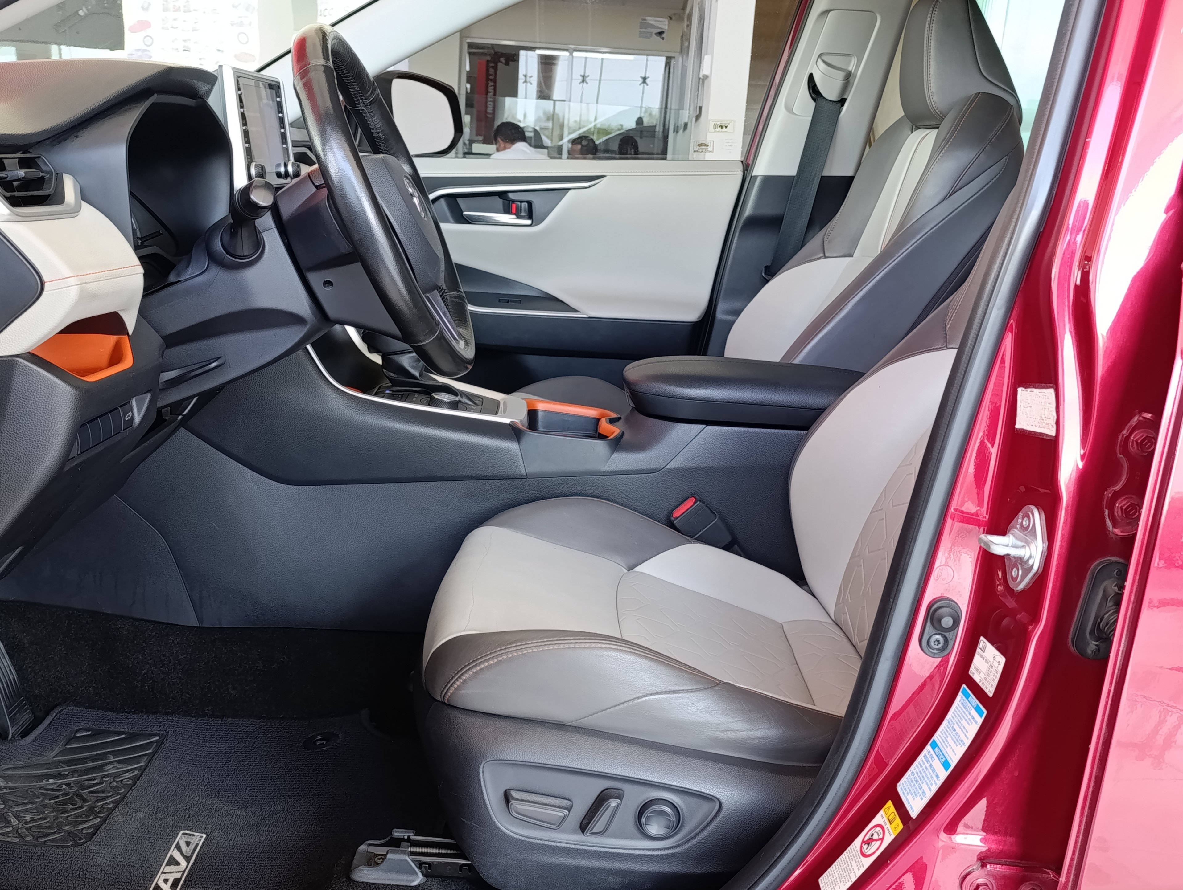 Toyota RAV4 Atrás 5