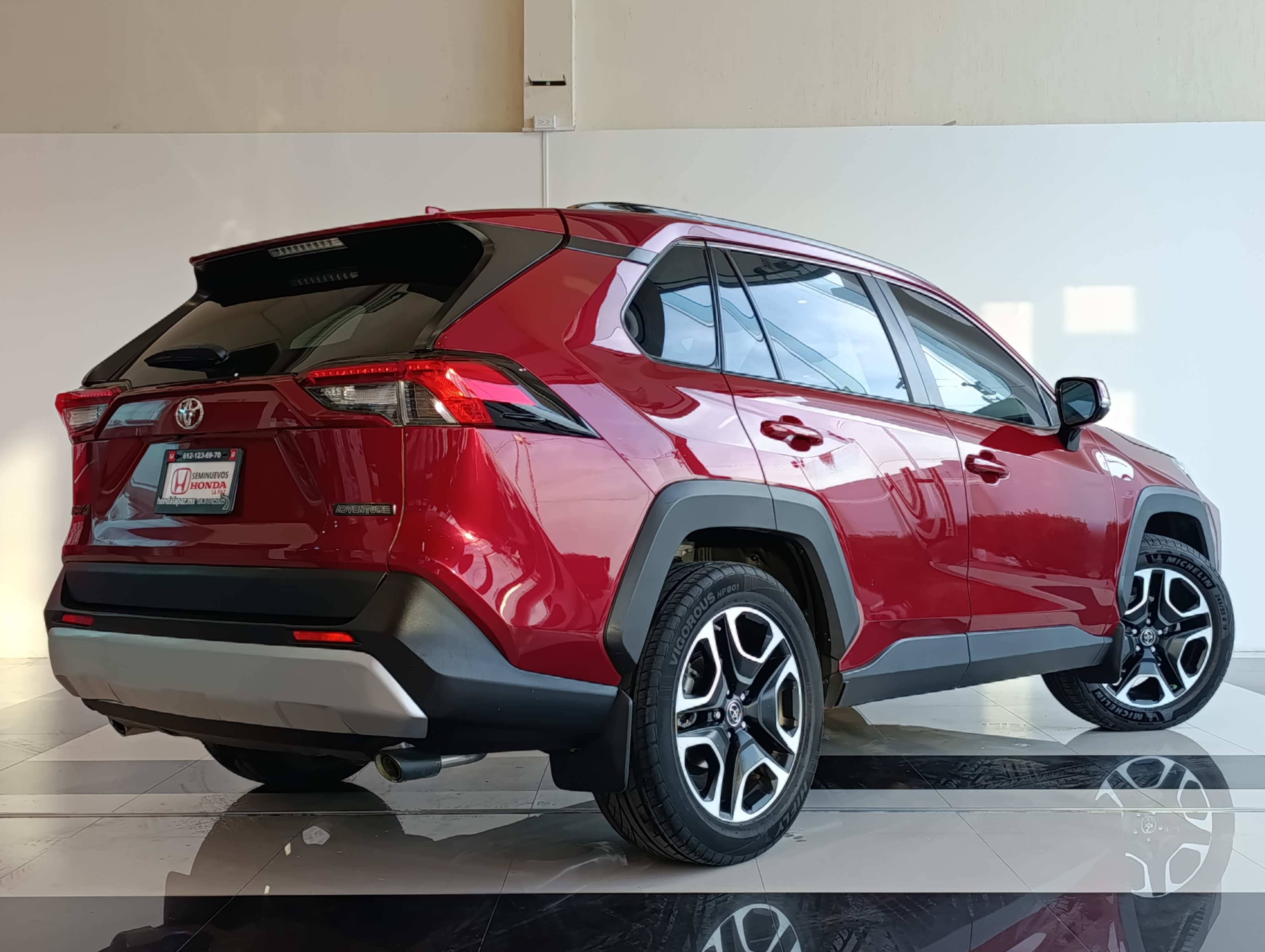 Toyota RAV4 Lateral izquierdo 27