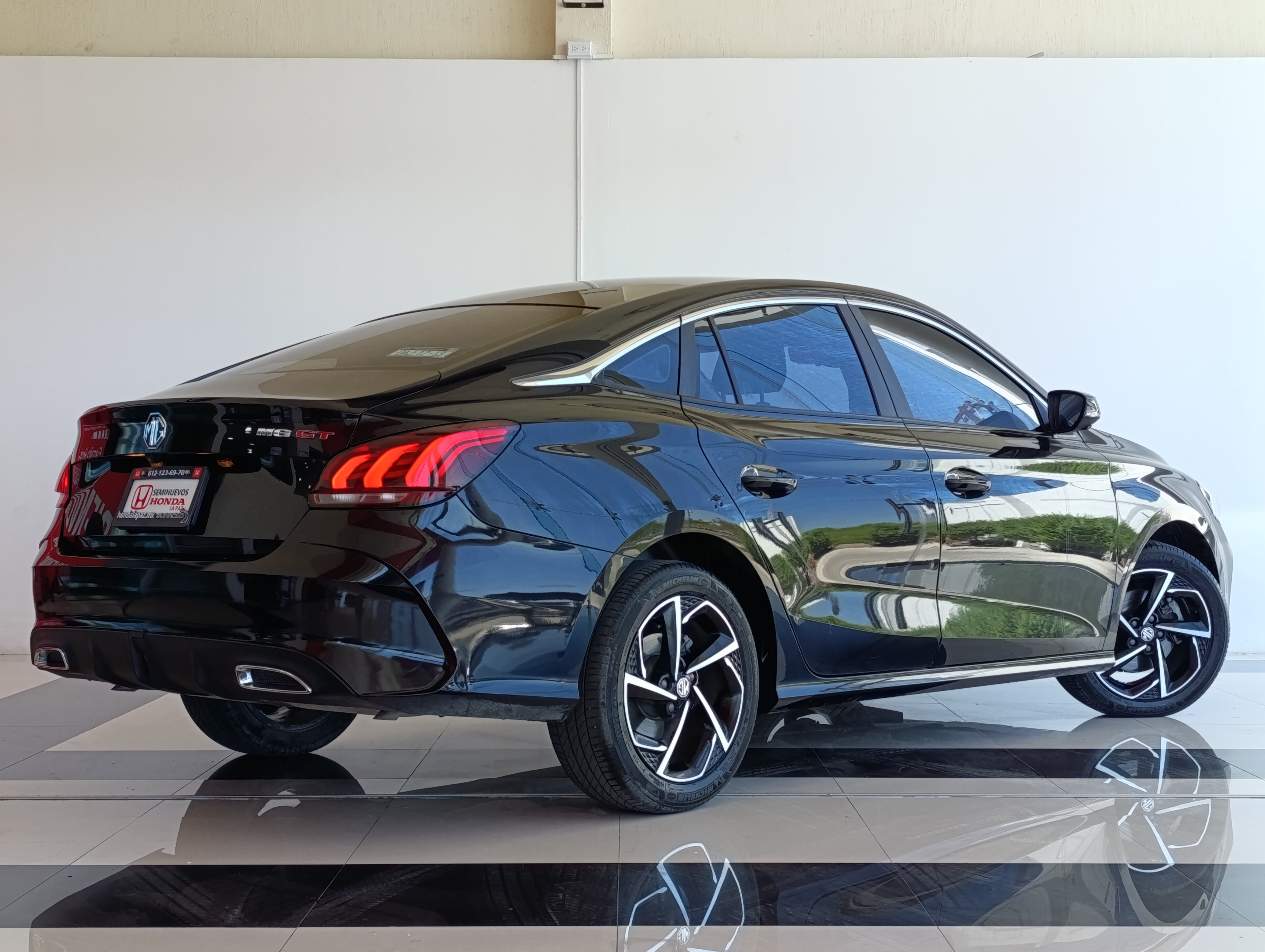 MG MOTOR GT Lateral izquierdo 25