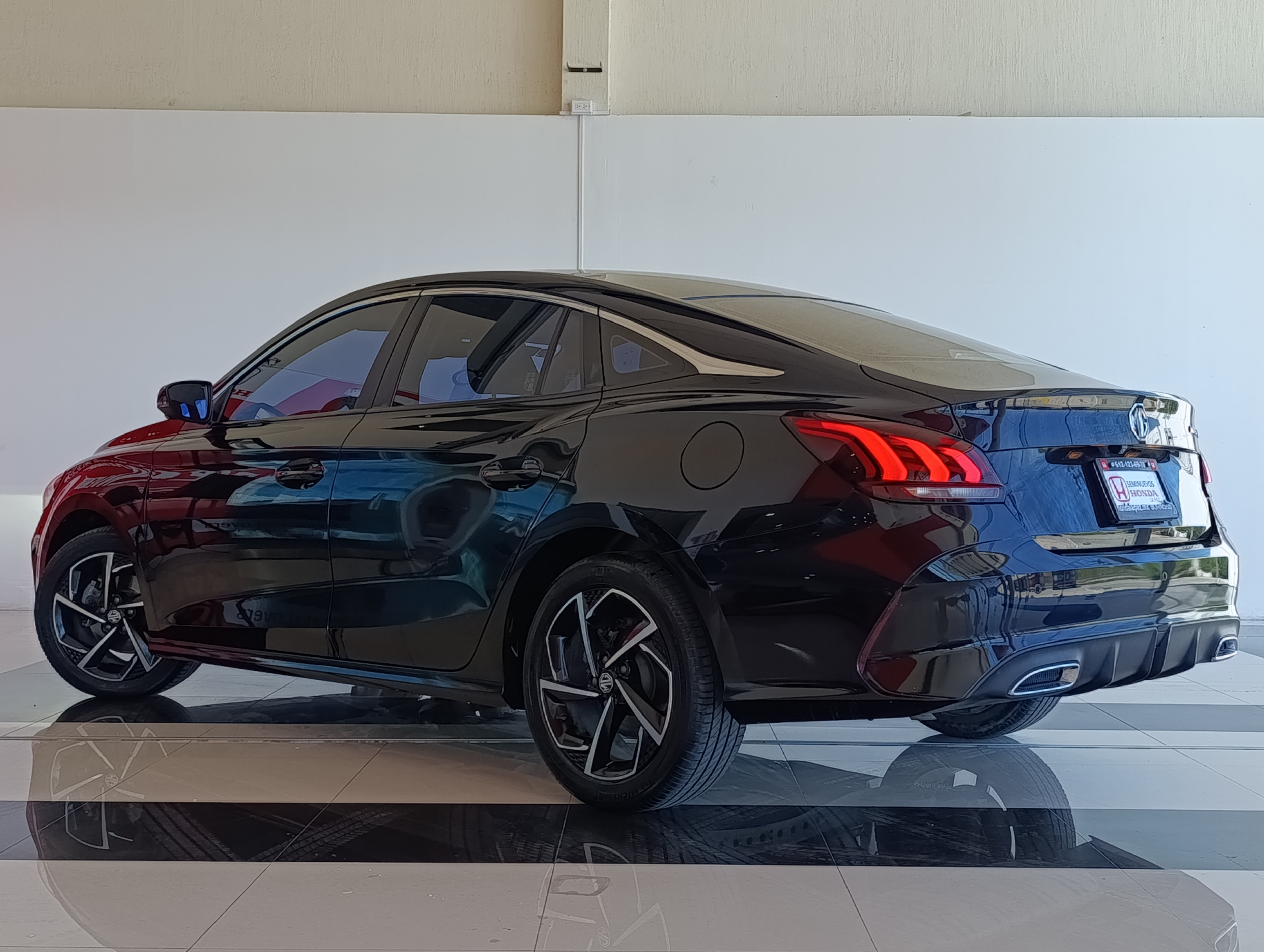 MG MOTOR GT Lateral derecho 23