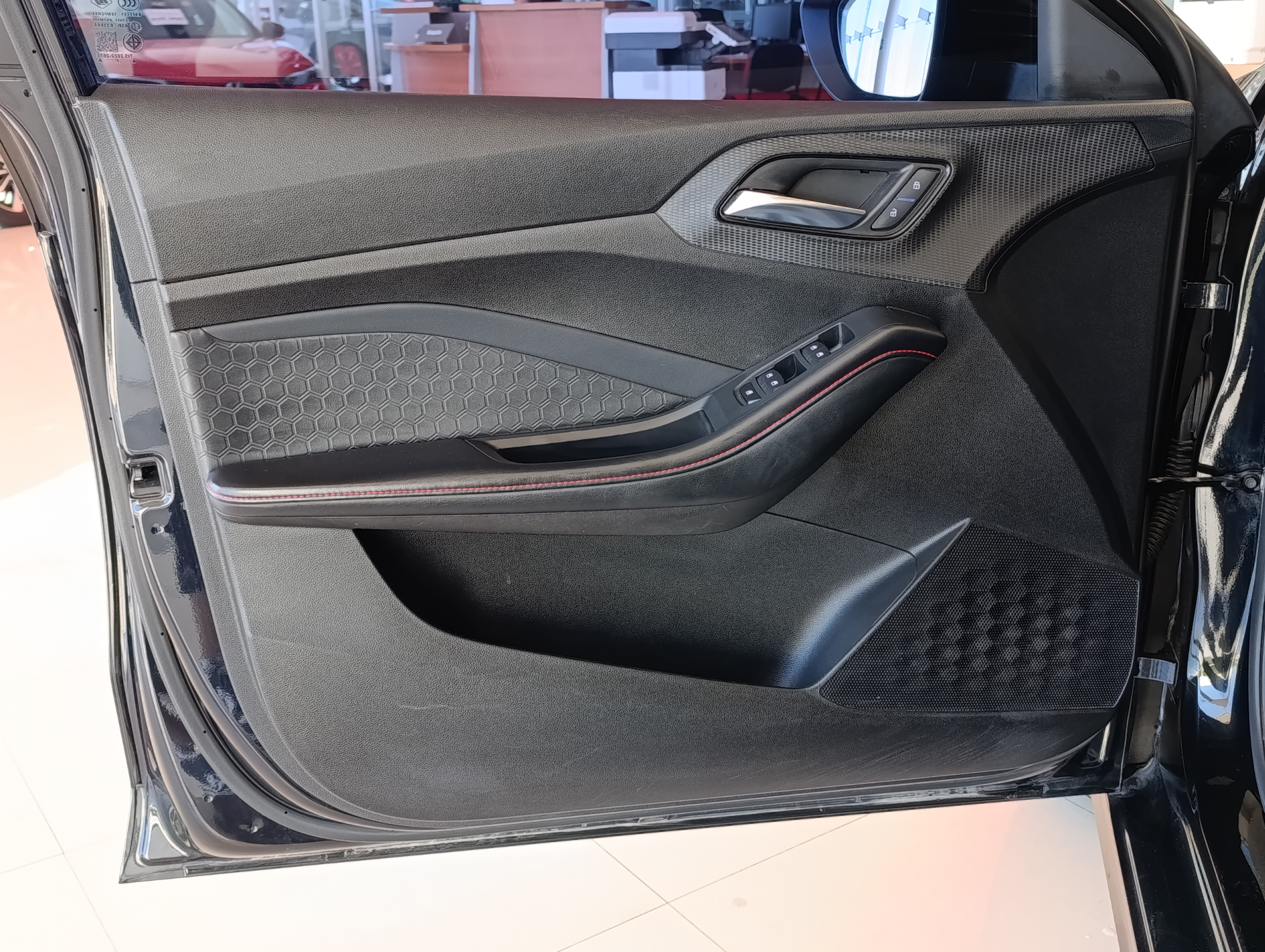 MG MOTOR GT Lateral izquierdo 4