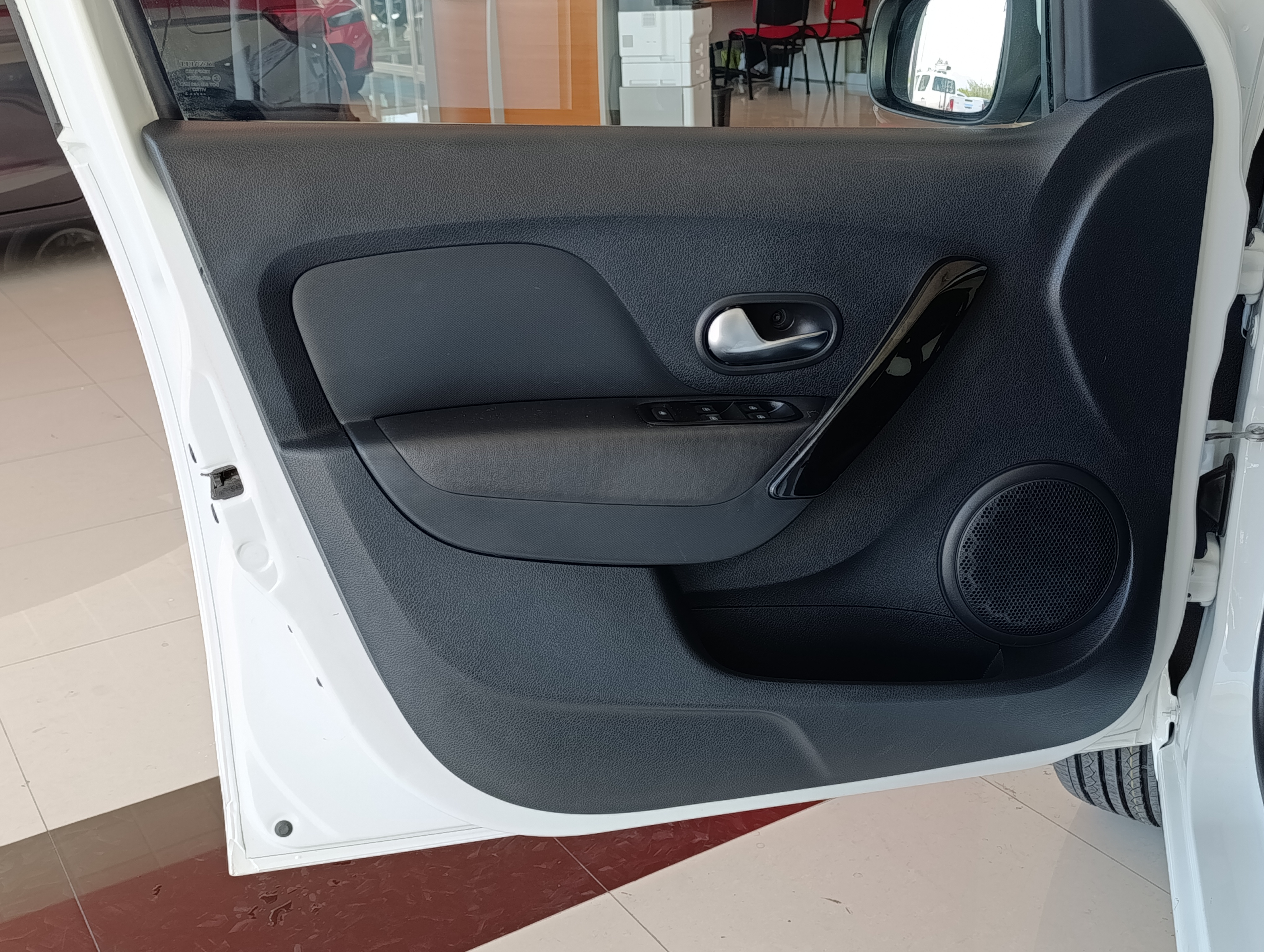 Renault LOGAN Interior 4