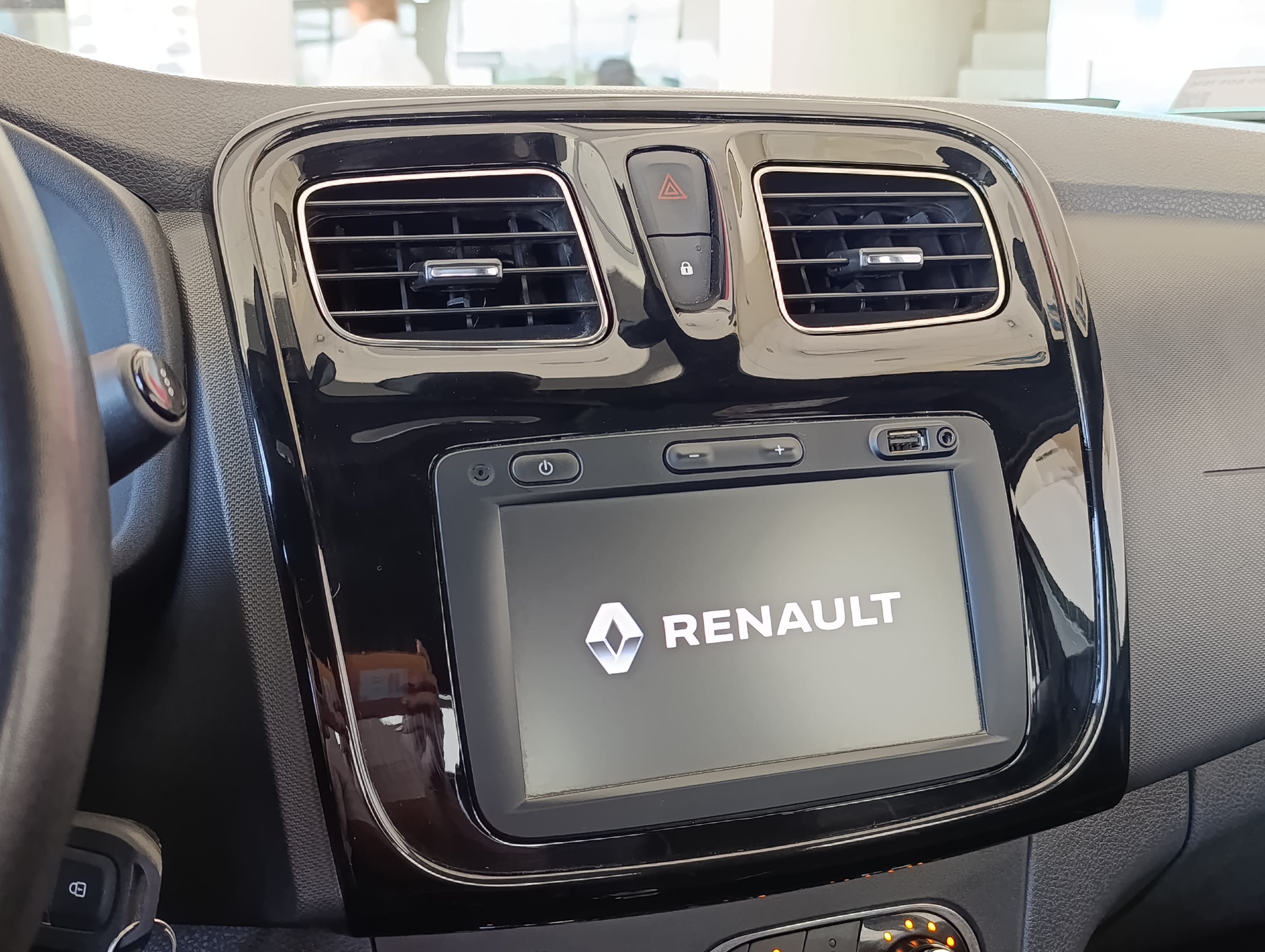 Renault LOGAN Interior 11