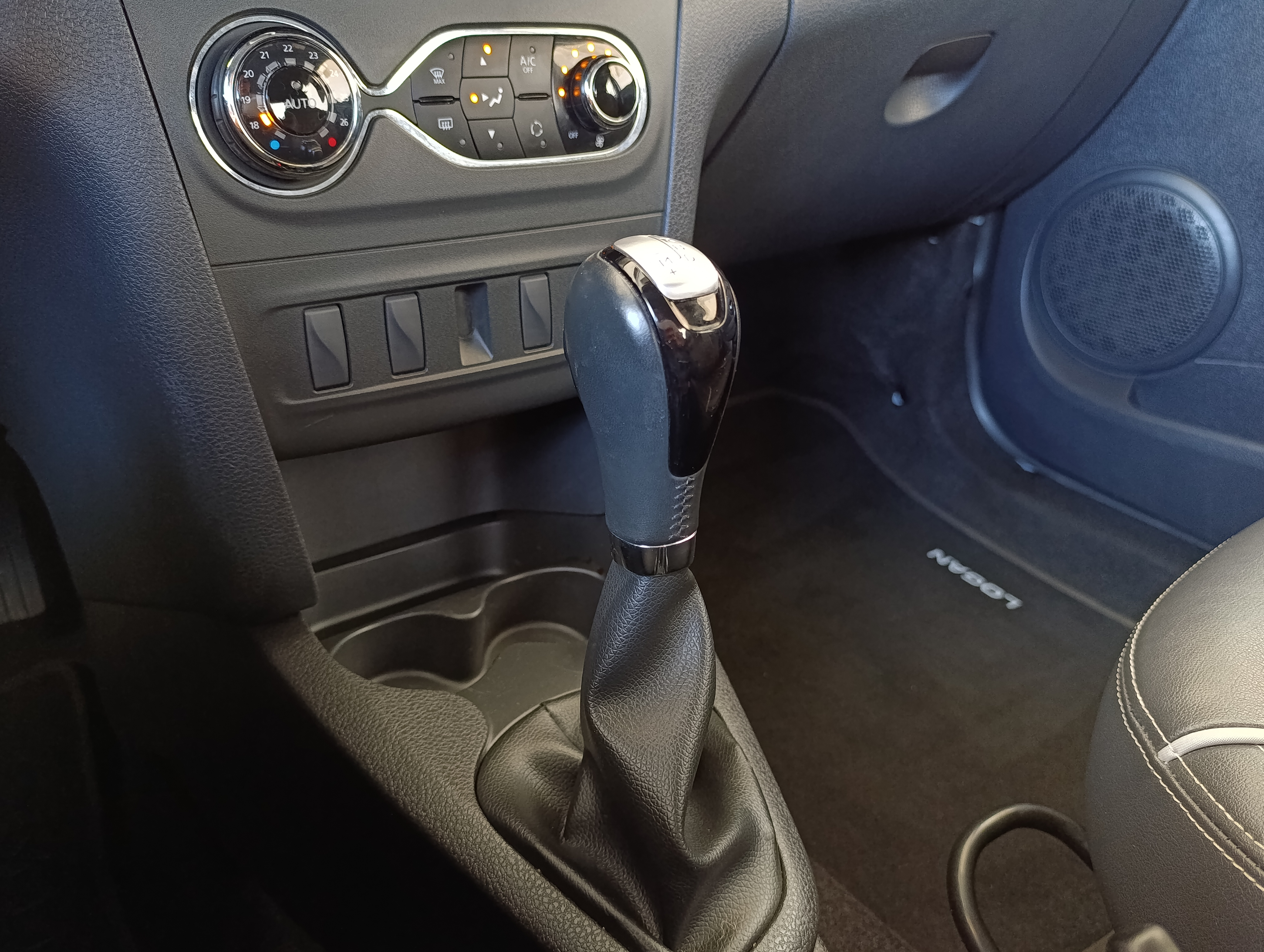 Renault LOGAN Atrás 12