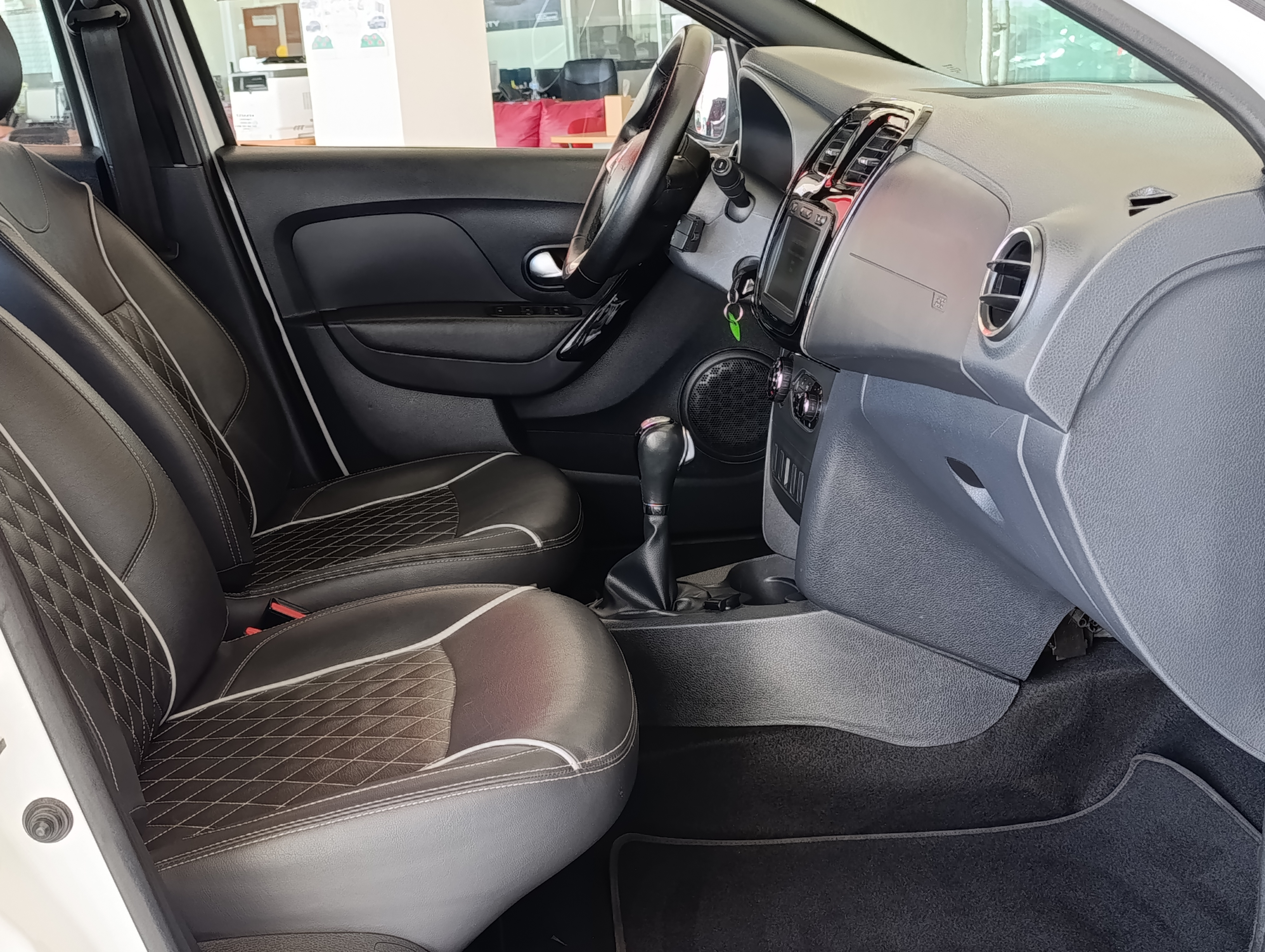 Renault LOGAN Frente 16