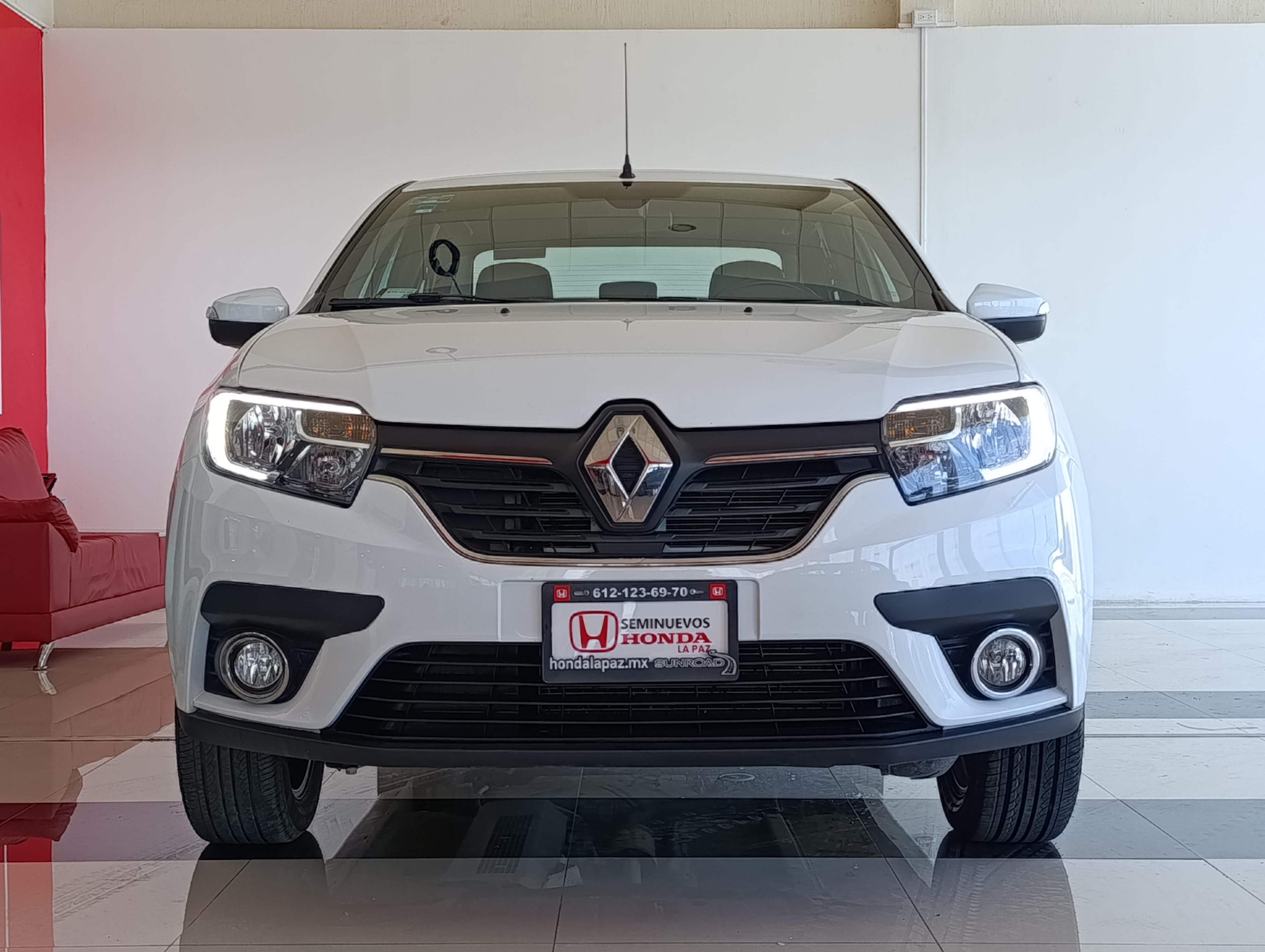 Renault LOGAN Arriba 2