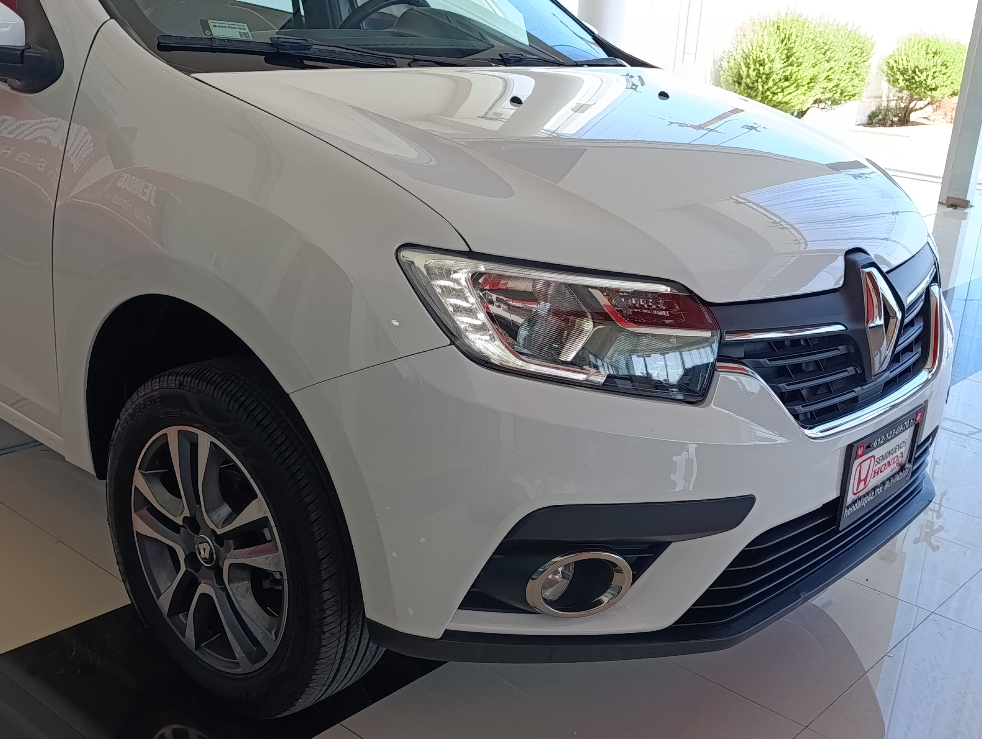 Renault LOGAN Arriba 20
