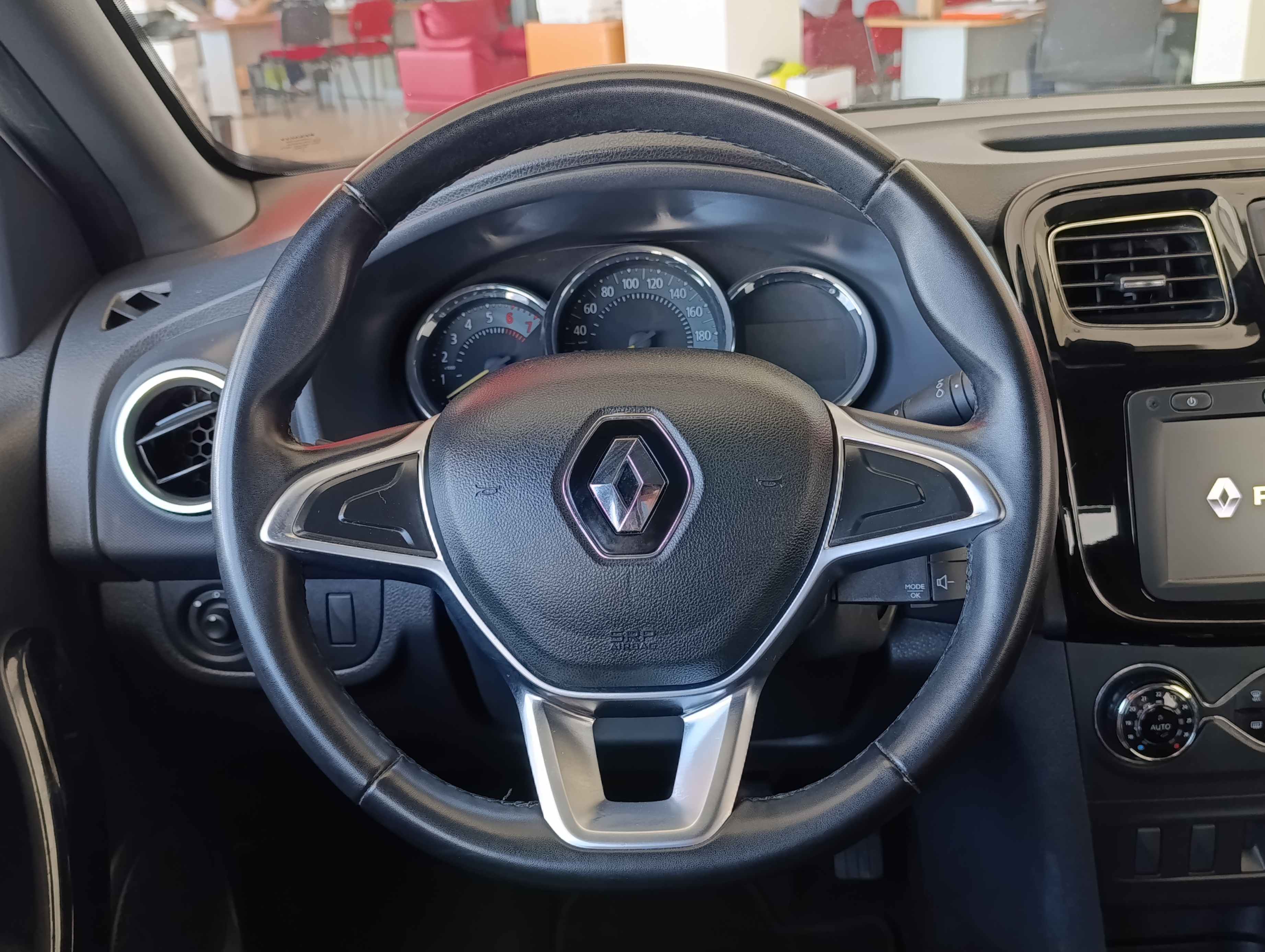 Renault LOGAN Lateral izquierdo 9