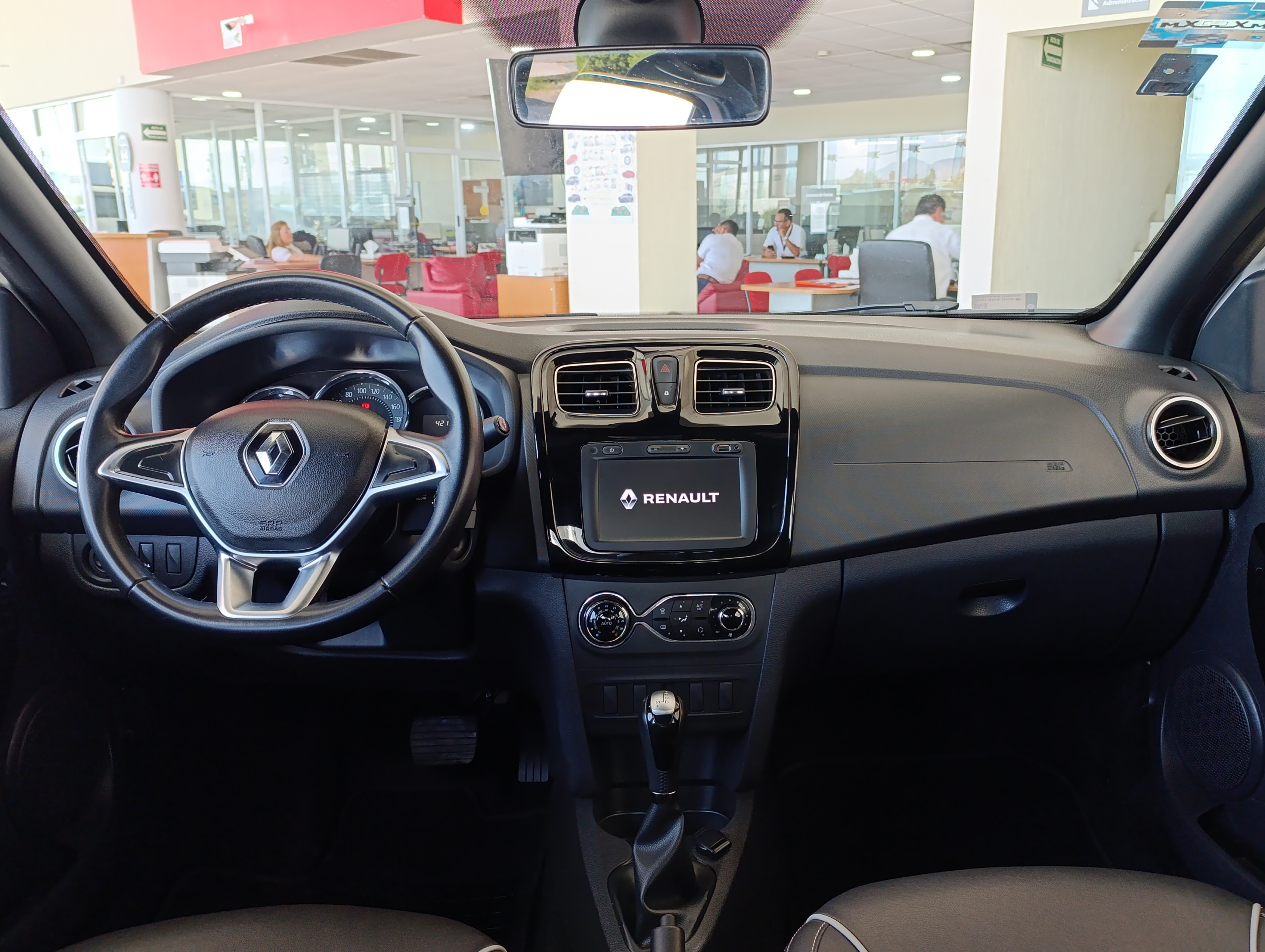 Renault LOGAN Lateral izquierdo 14