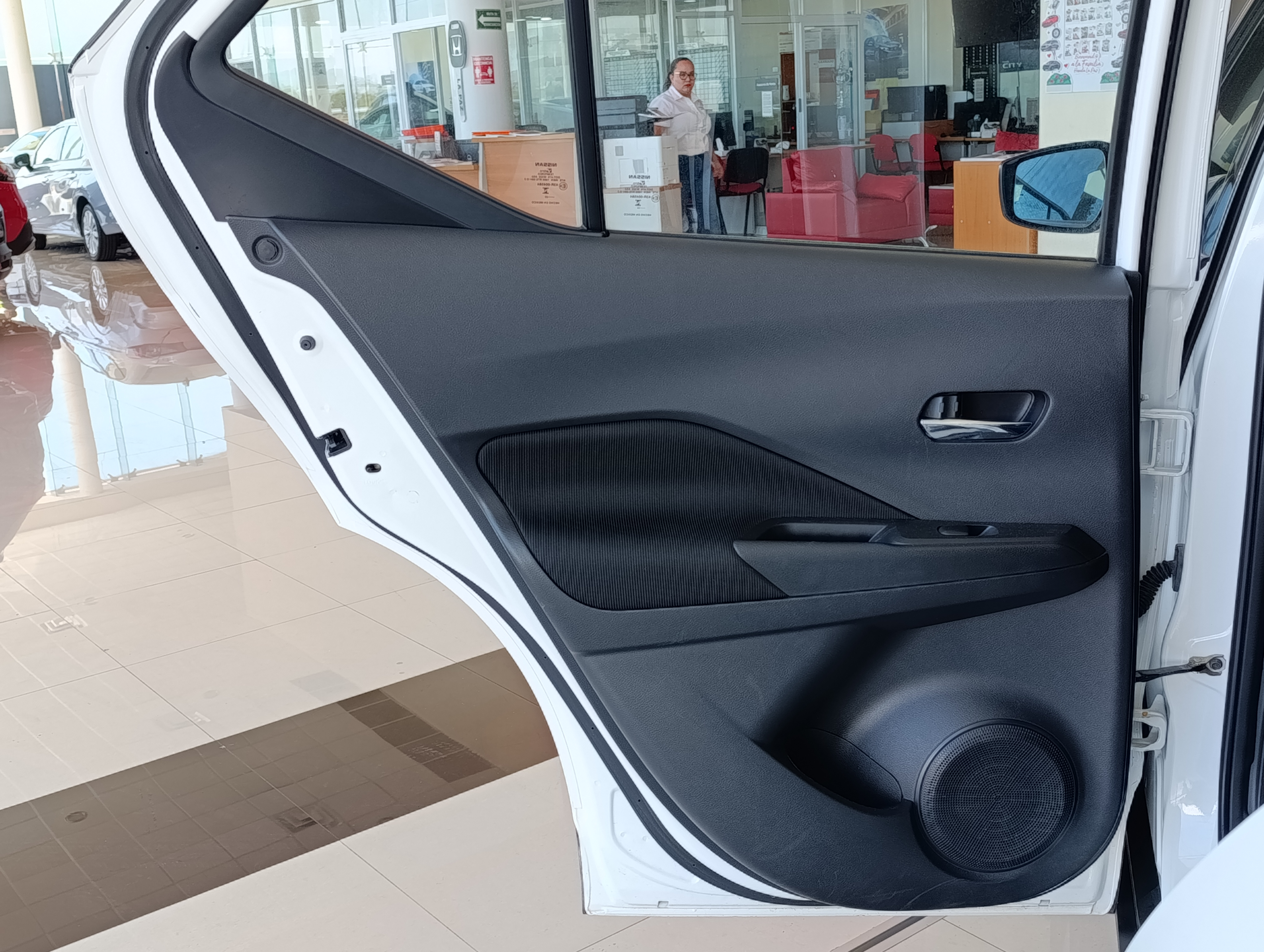 Nissan Kicks Lateral derecho 6