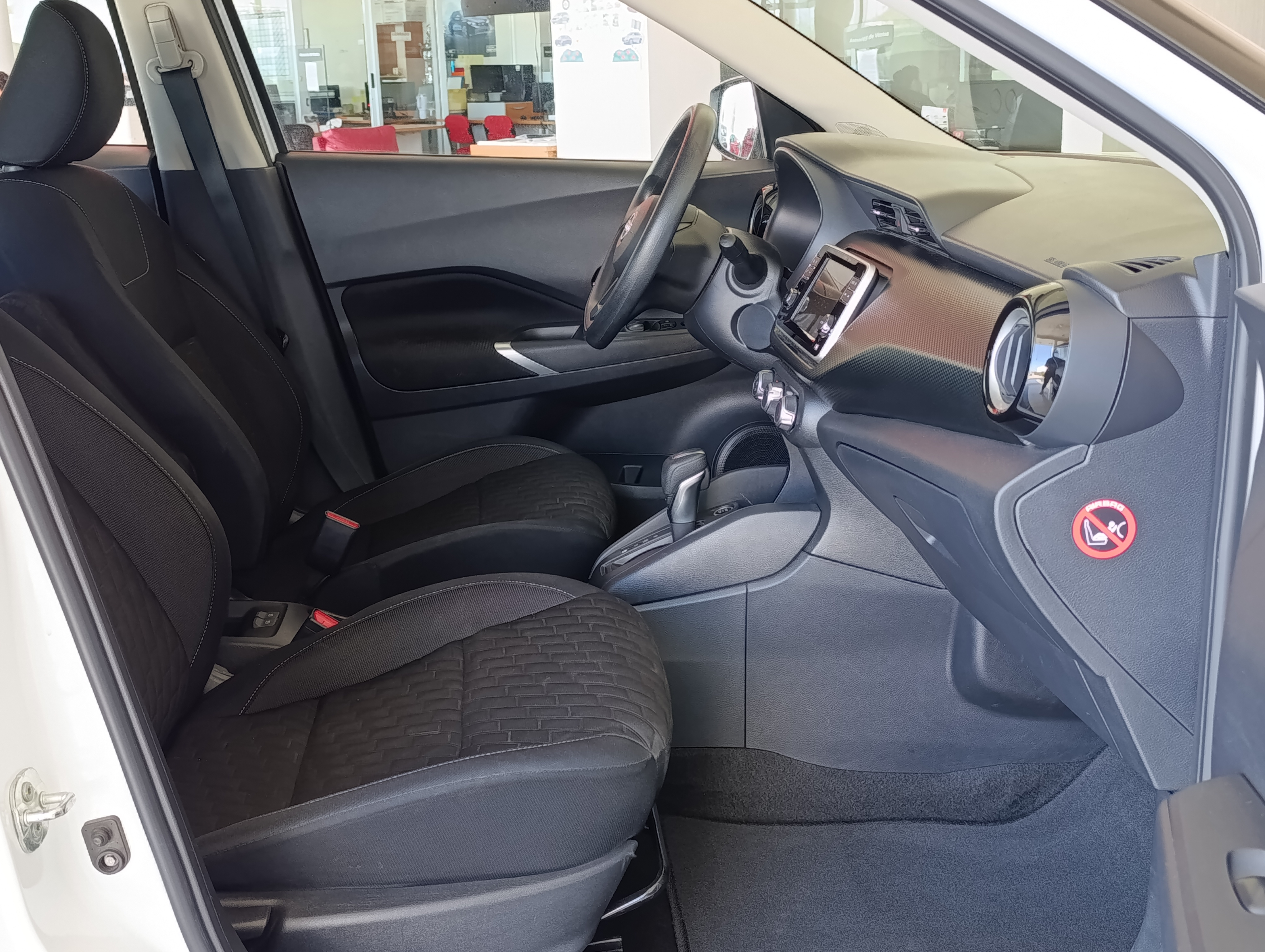 Nissan Kicks Lateral derecho 17