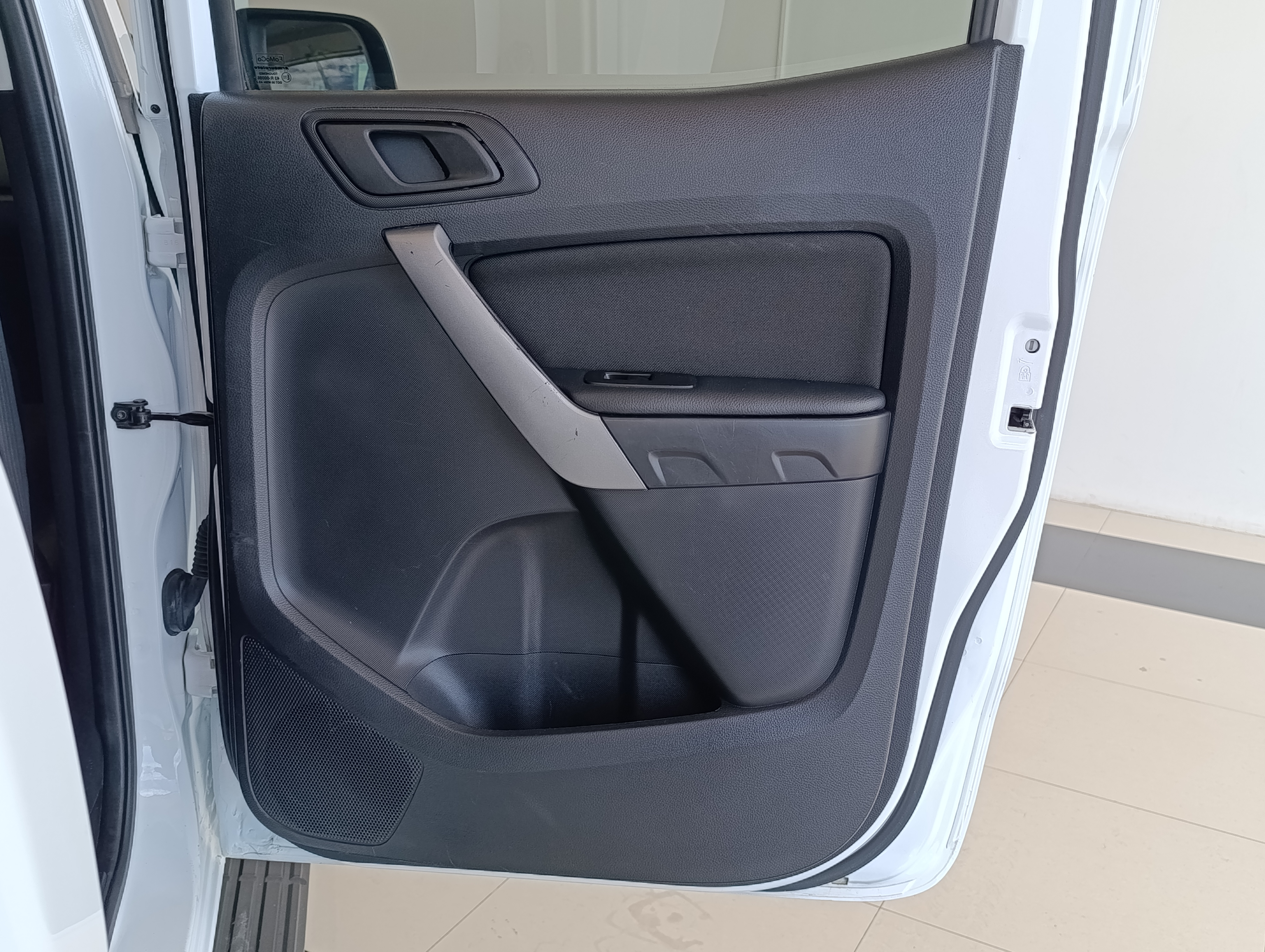 Ford Ranger Lateral izquierdo 13