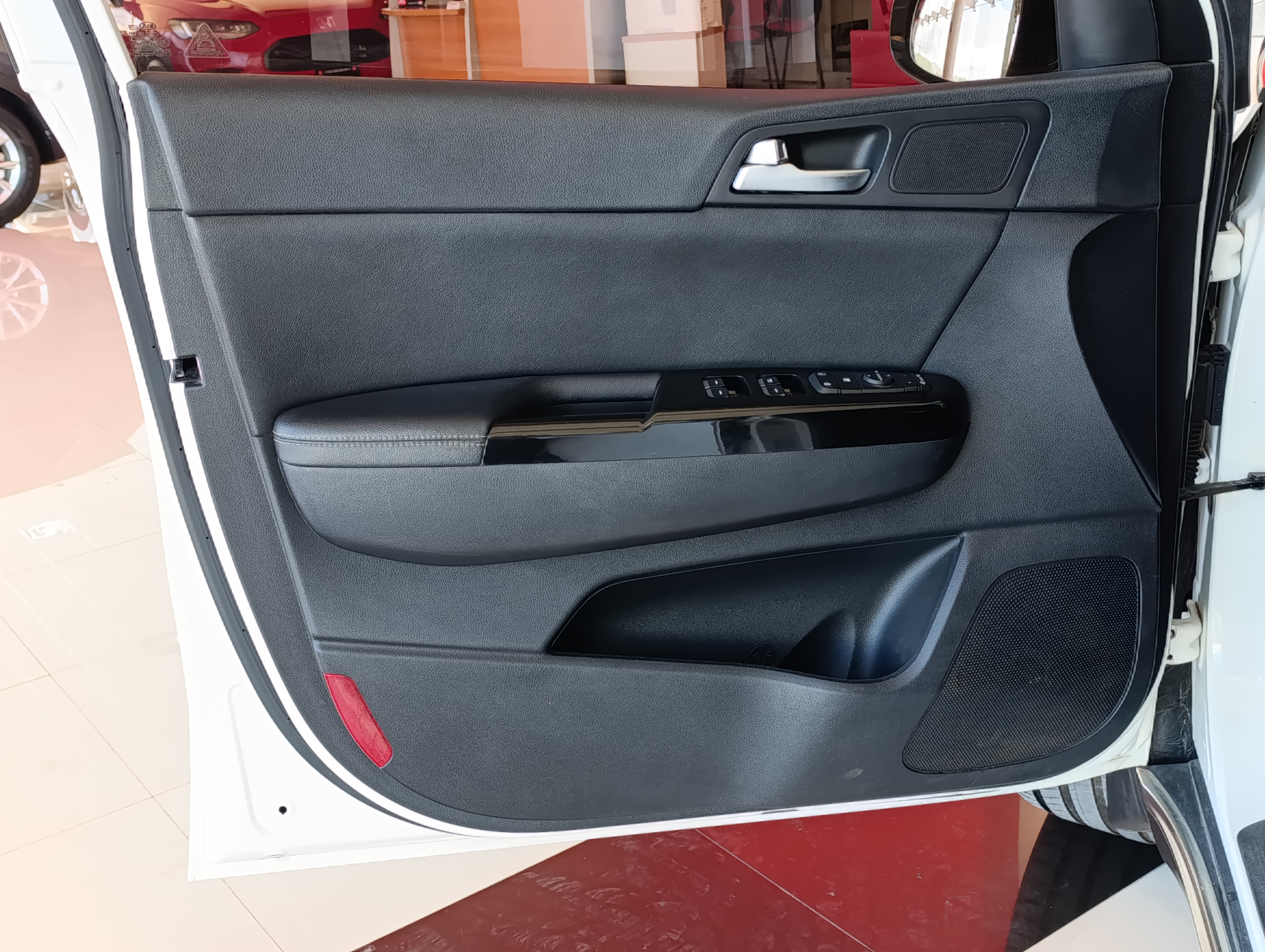 KIA SPORTAGE Atrás 4