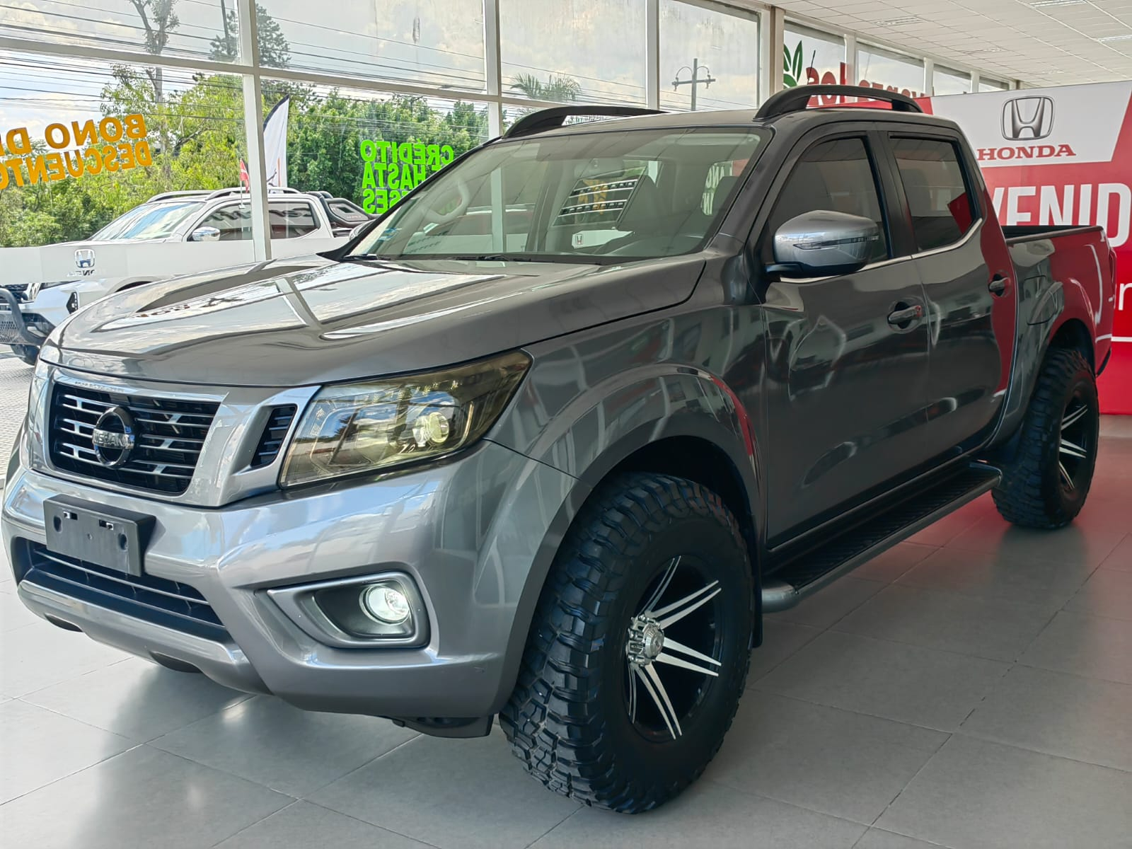 Nissan Comerciales Frontier y NP 300 Frontier Pick-Up Arriba 3