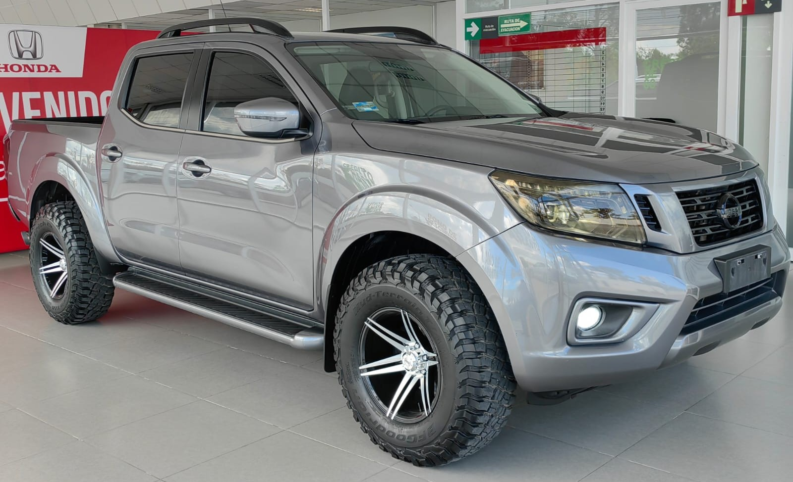Nissan Comerciales Frontier y NP 300 Frontier Pick-Up Llantas 1
