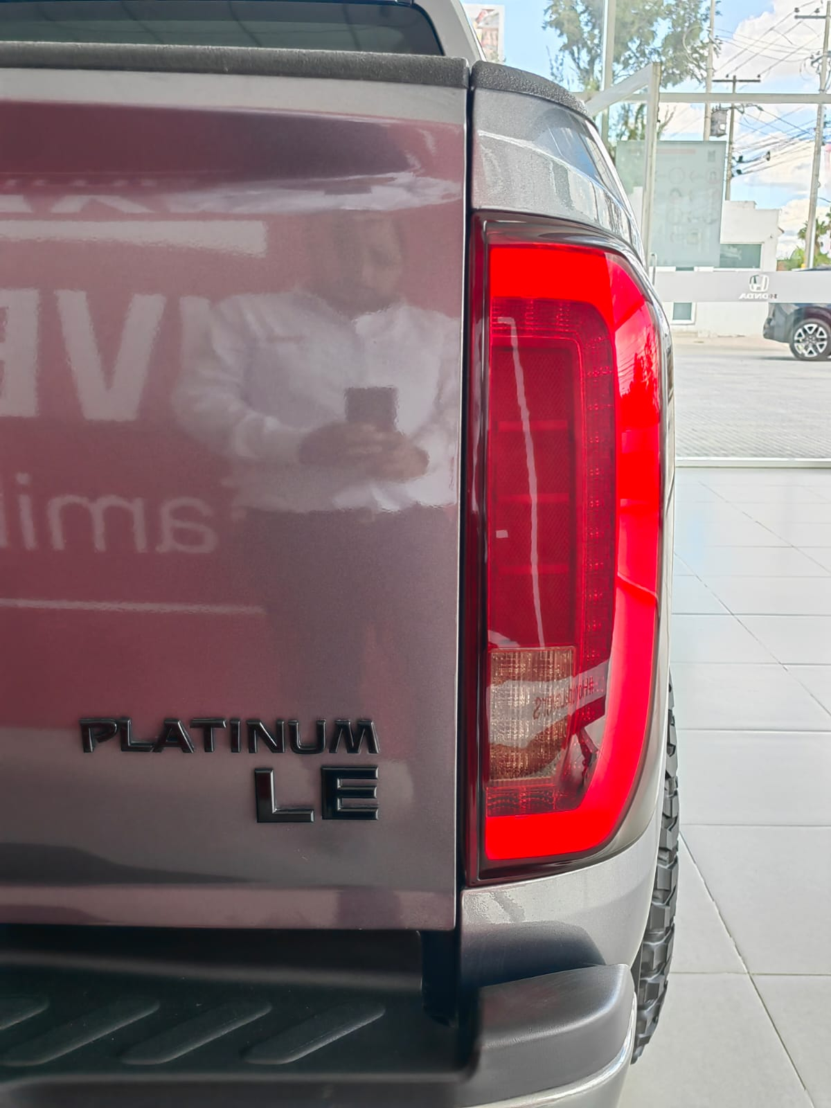Nissan Comerciales Frontier y NP 300 Frontier Pick-Up Lateral izquierdo 9