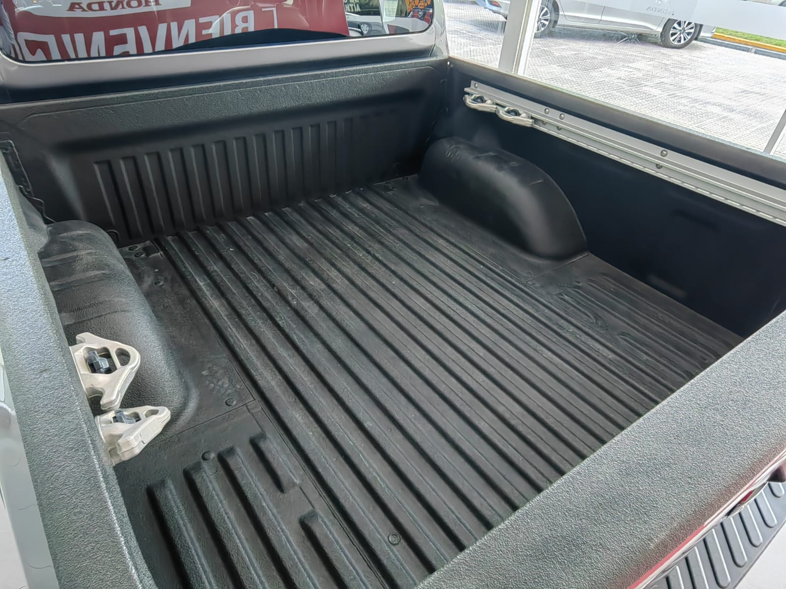 Nissan Comerciales Frontier y NP 300 Frontier Pick-Up Lateral derecho 11