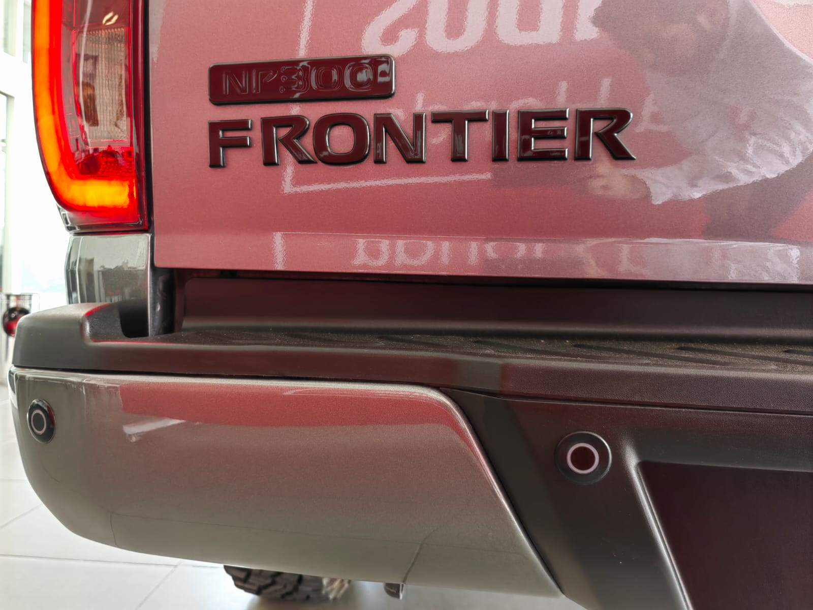 Nissan Comerciales Frontier y NP 300 Frontier Pick-Up Lateral izquierdo 12