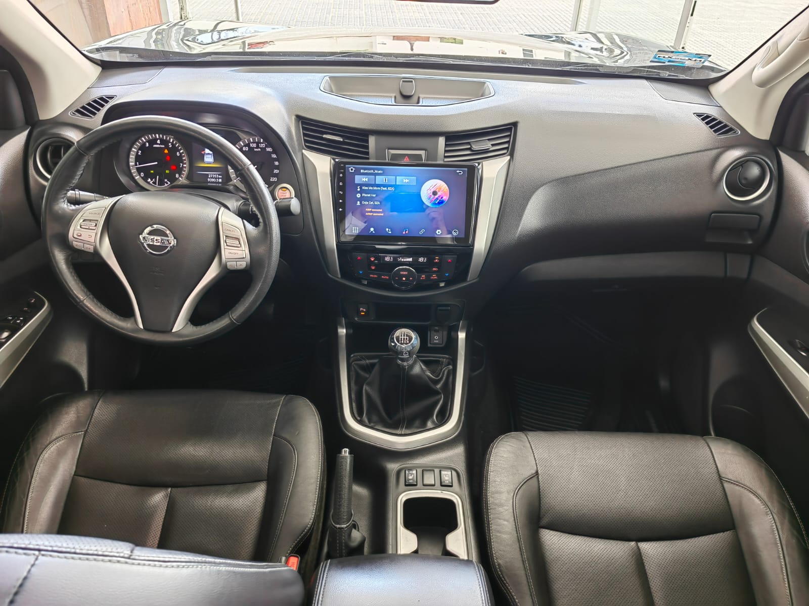 Nissan Comerciales Frontier y NP 300 Frontier Pick-Up Lateral derecho 15