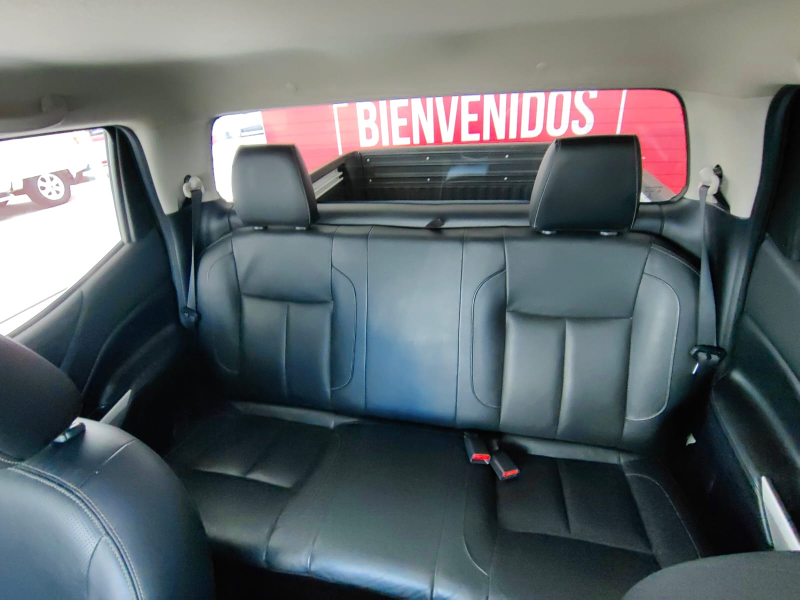 Nissan Comerciales Frontier y NP 300 Frontier Pick-Up Lateral izquierdo 18