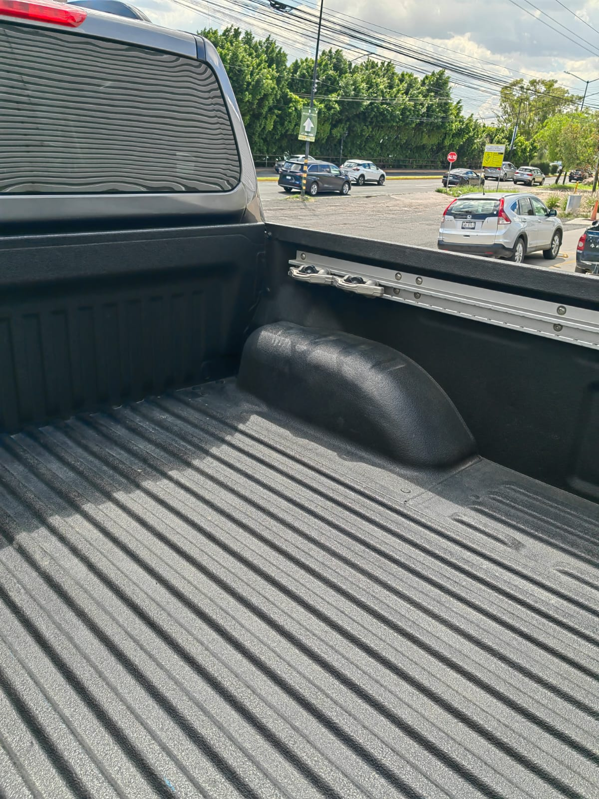 Nissan Comerciales Frontier y NP 300 Frontier Pick-Up Atrás 22