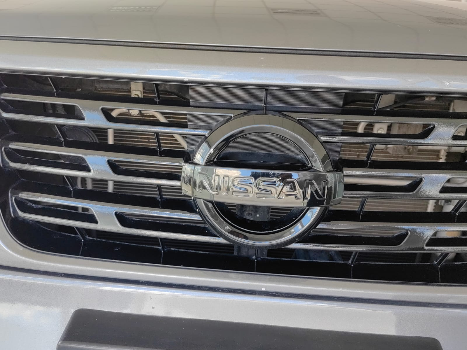 Nissan Comerciales Frontier y NP 300 Frontier Pick-Up Arriba 24