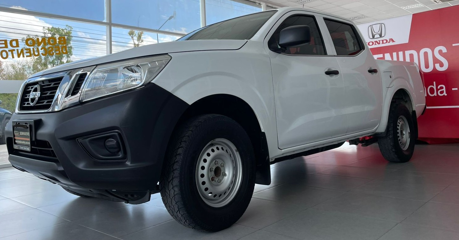 Nissan Comerciales NP300 Lateral izquierdo 4