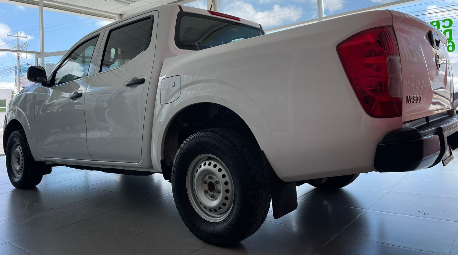 Nissan Comerciales NP300 Lateral derecho 10