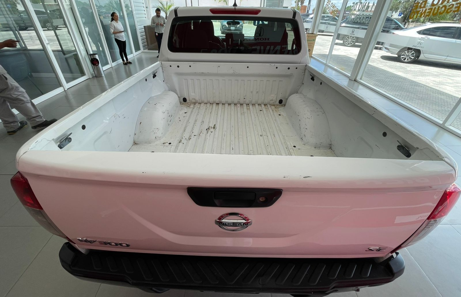 Nissan Comerciales NP300 Arriba 6