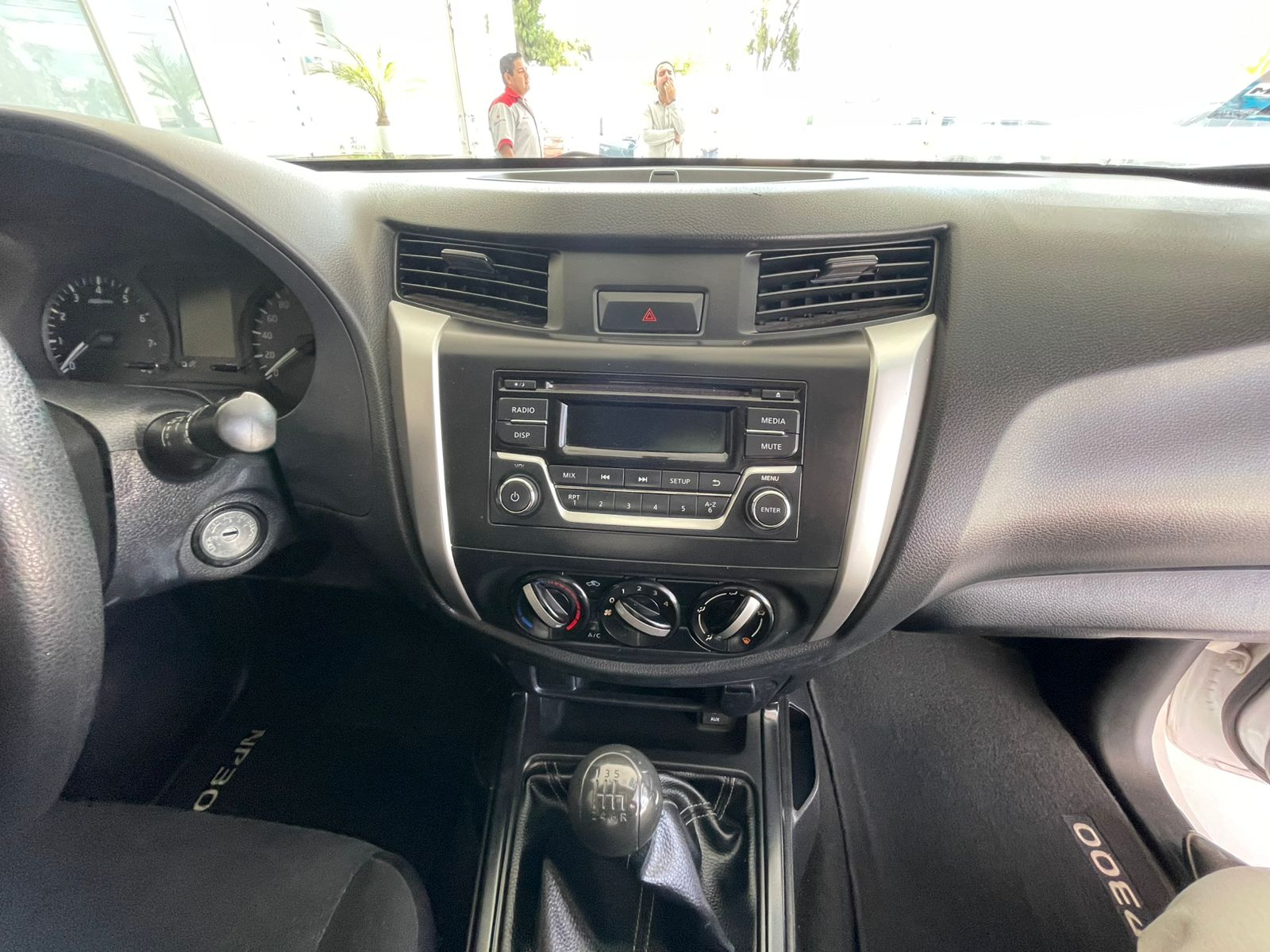 Nissan Comerciales NP300 Arriba 15