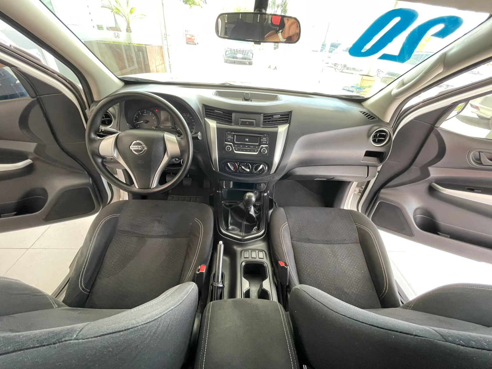 Nissan Comerciales NP300 Lateral izquierdo 19