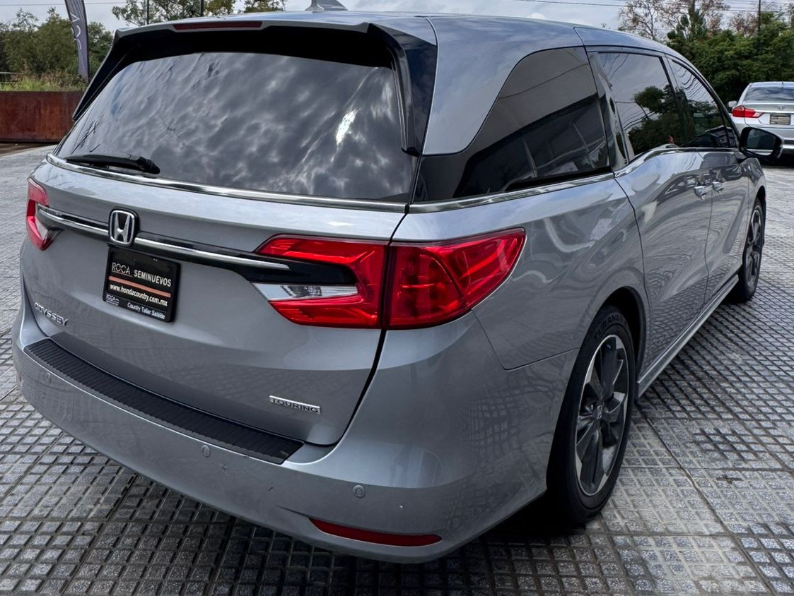 Honda Odyssey Minivan Frente 9