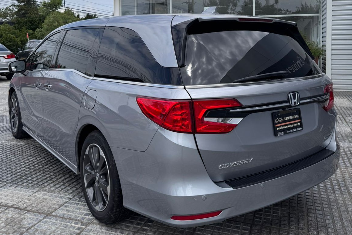 Honda Odyssey Minivan Lateral derecho 7