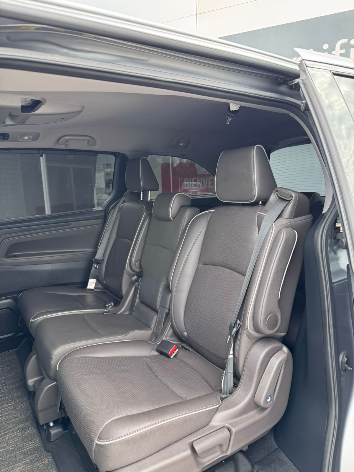 Honda Odyssey Minivan Atrás 16
