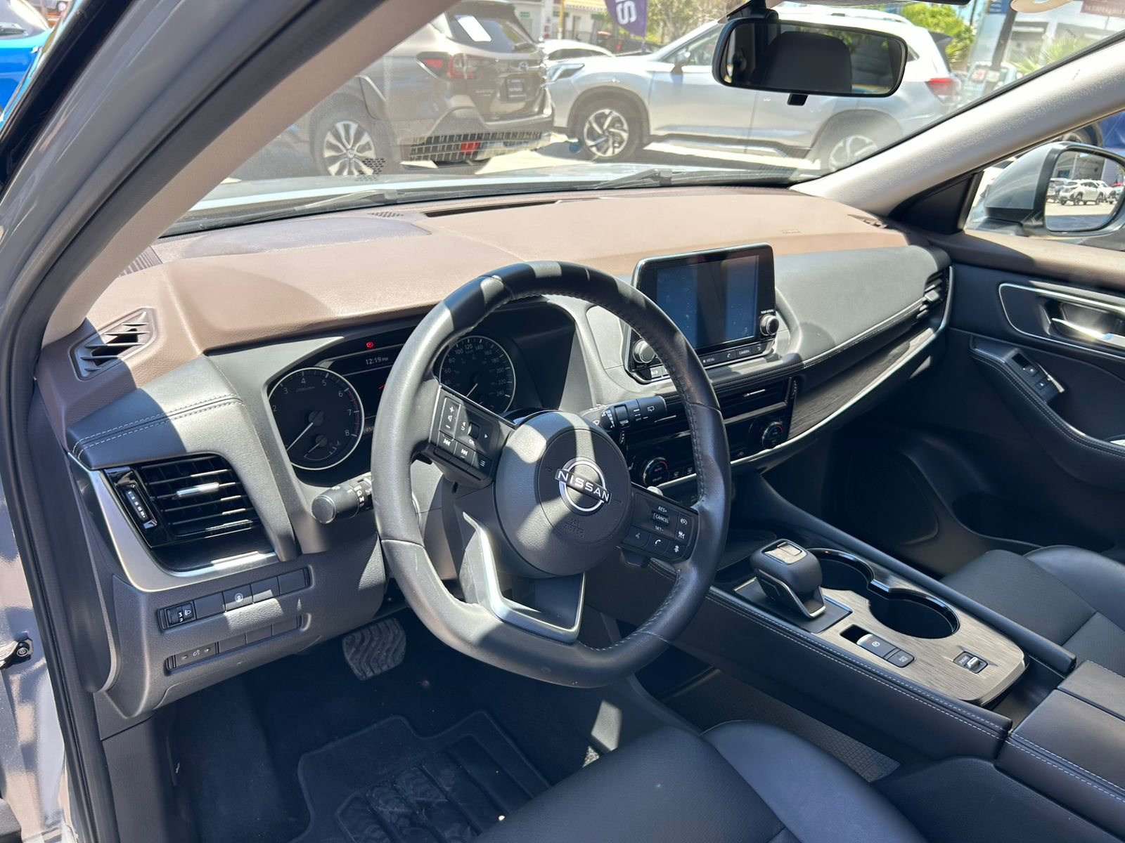 Nissan X-TRAIL Lateral derecho 12