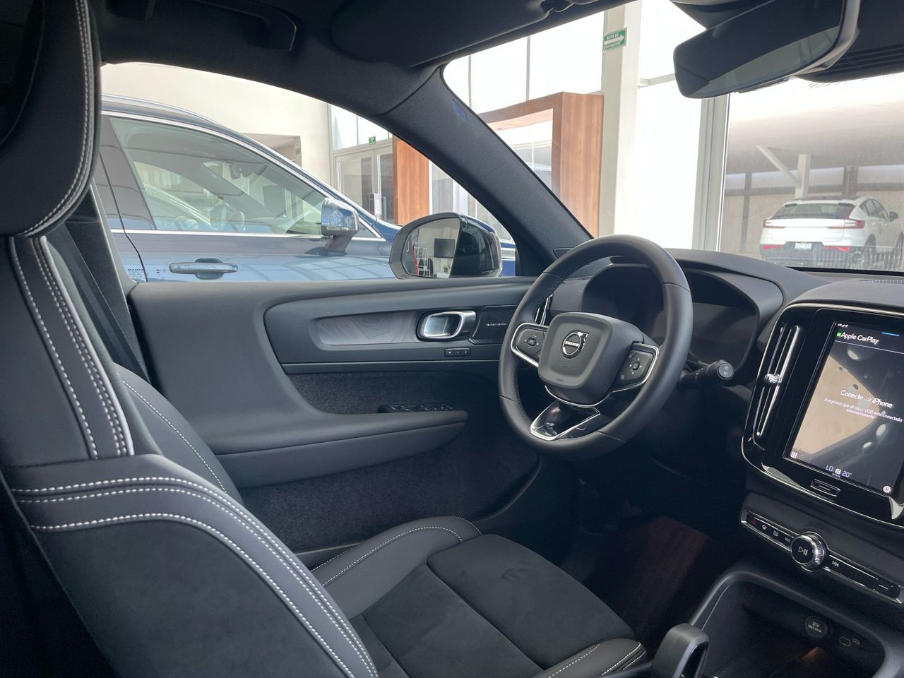 Volvo XC40 VUD Lateral izquierdo 11