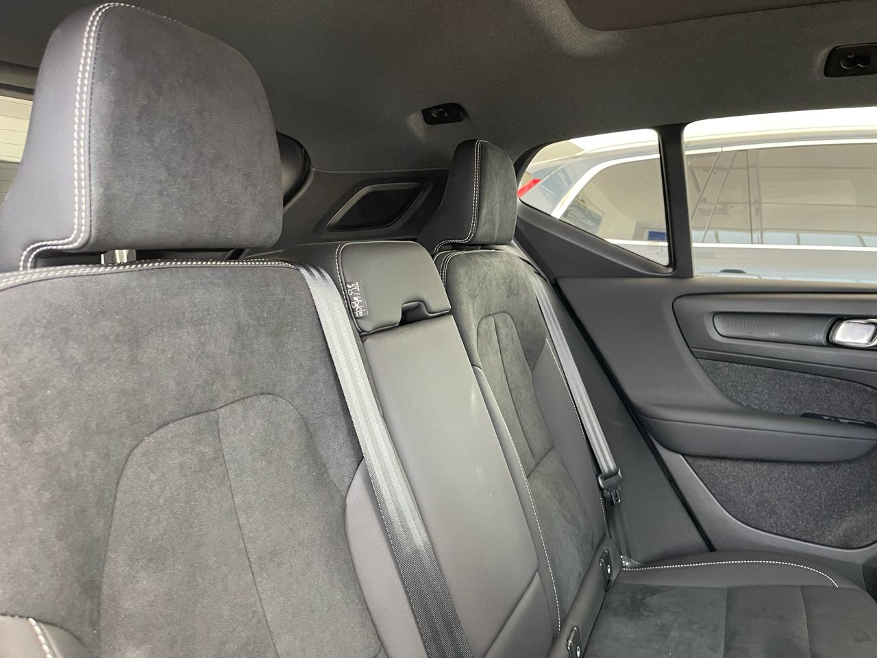 Volvo XC40 VUD Lateral derecho 16