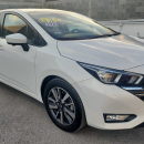 Nissan Versa Lateral derecho 5