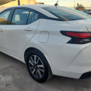 Nissan Versa Lateral izquierdo 16