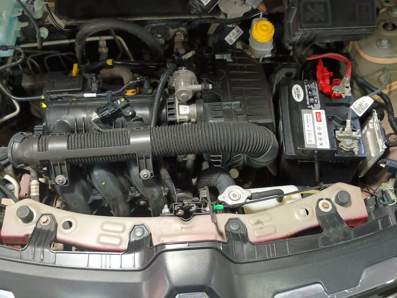 Renault Kwid Lateral izquierdo 23