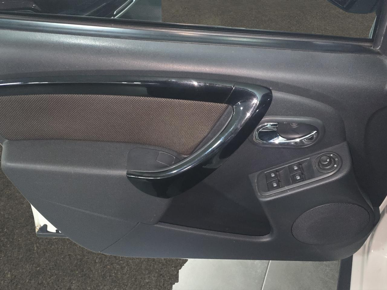 Renault Duster VUD Atrás 22