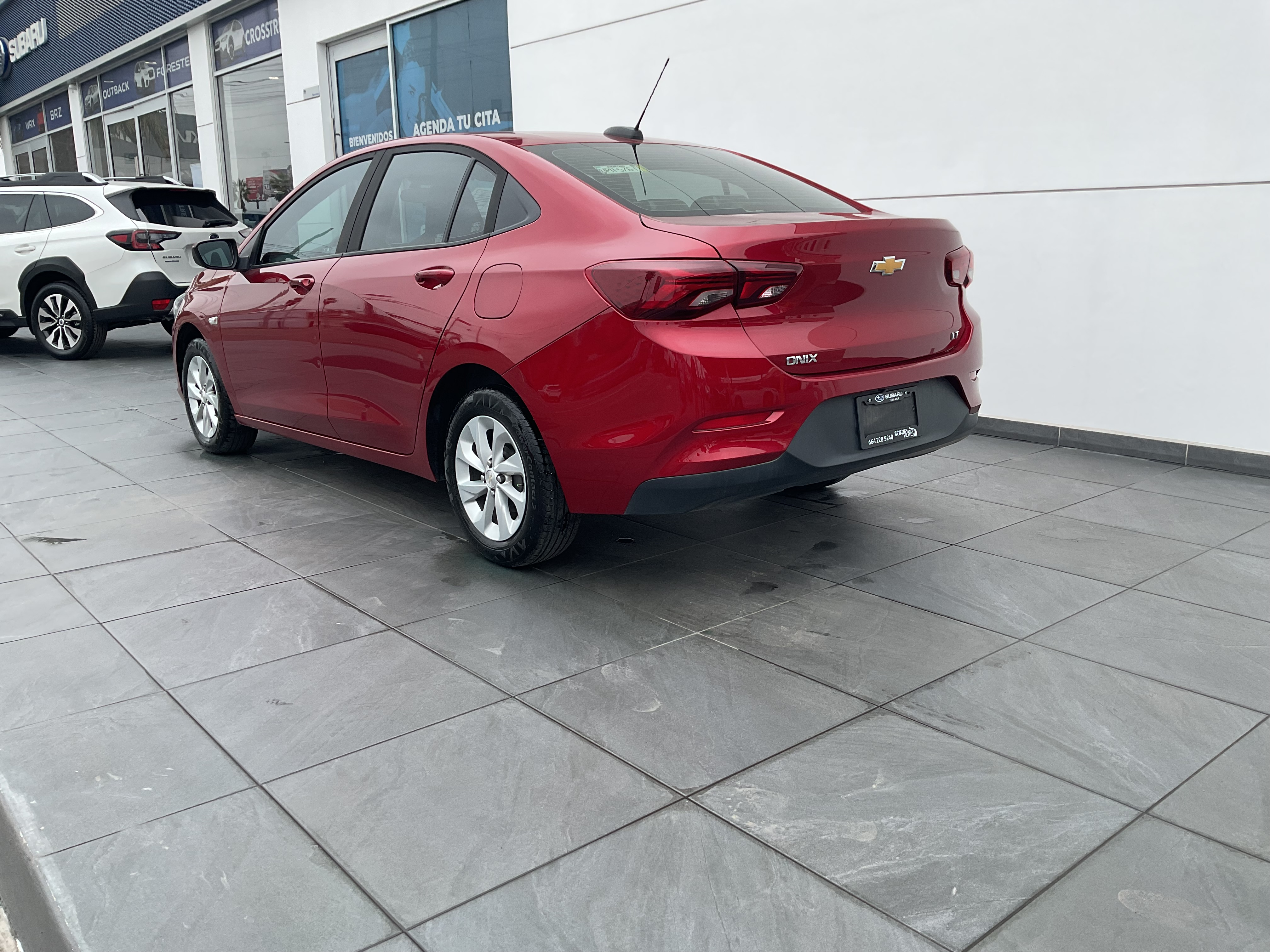 Chevrolet Onix Atrás 4