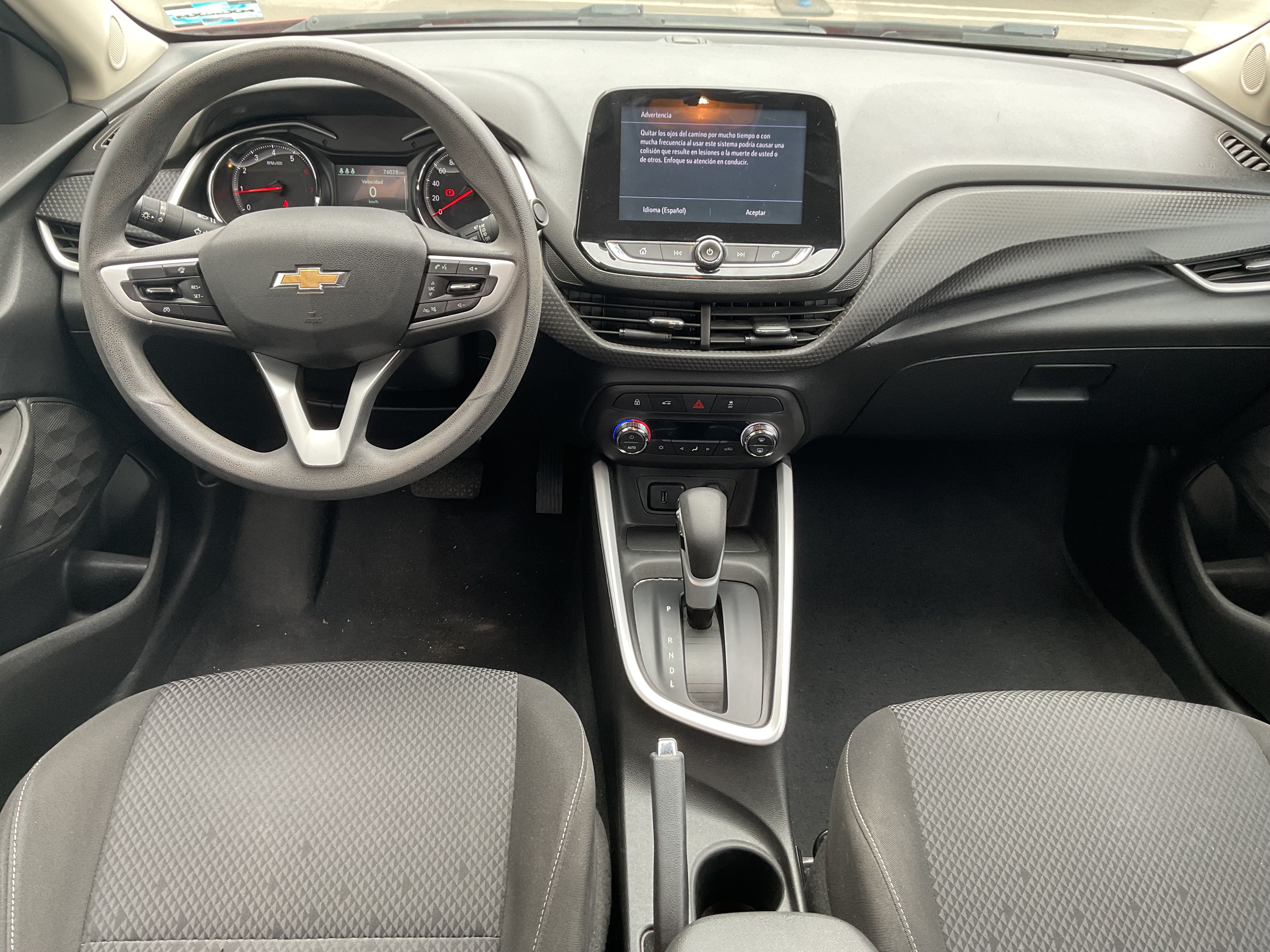 Chevrolet Onix Atrás 13